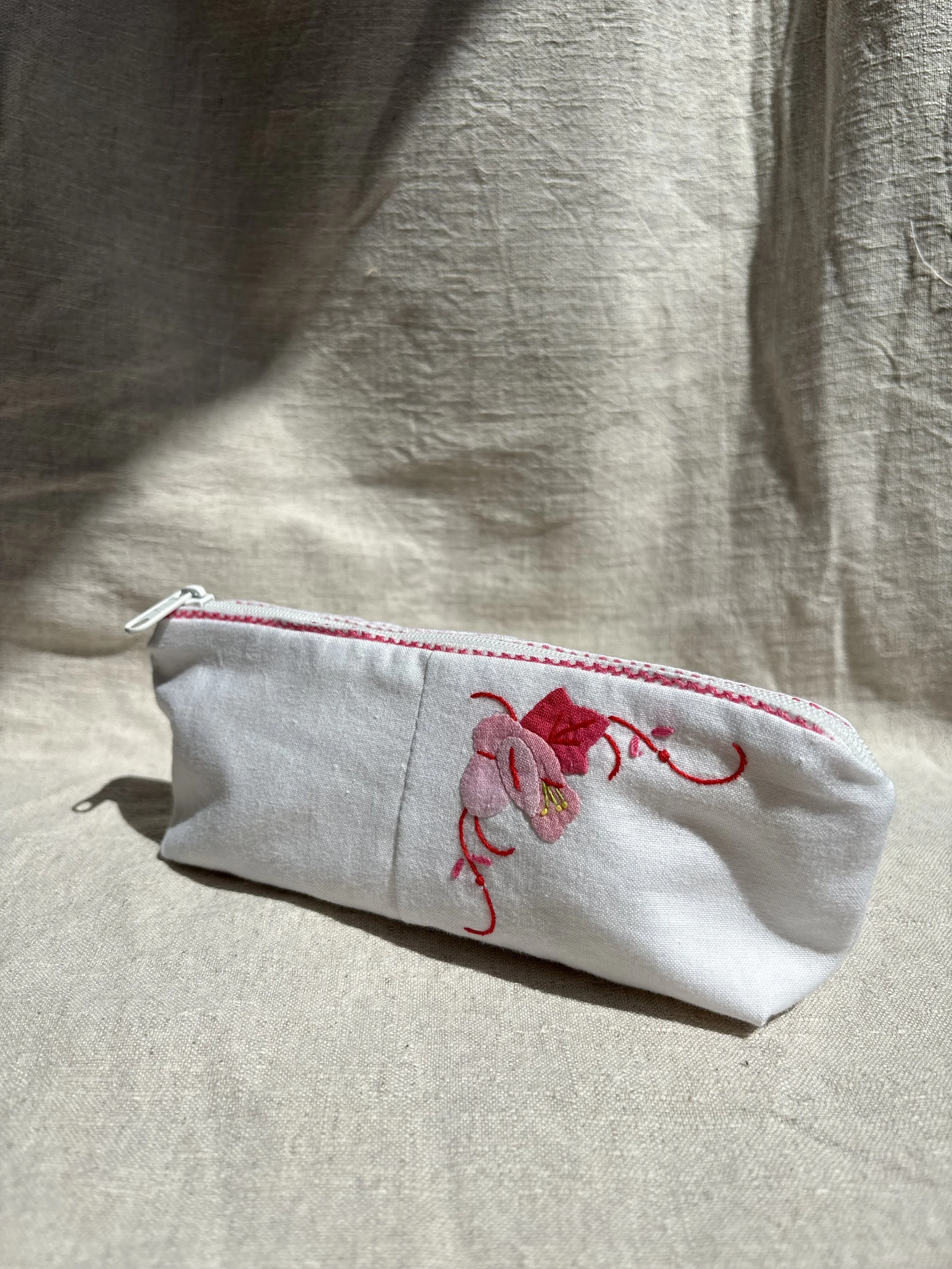 Necessaire handbestickt