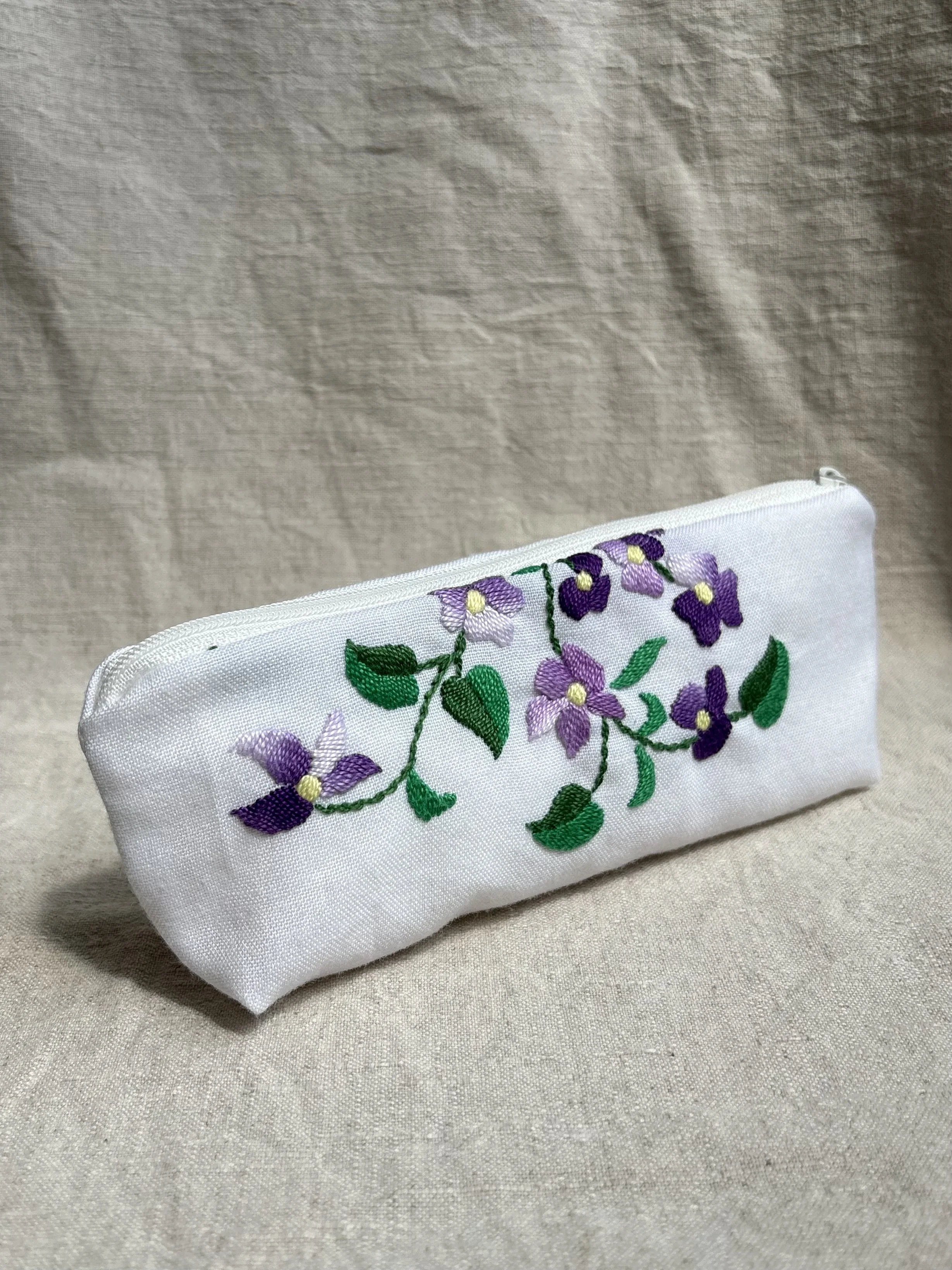 Necessaire bestickt