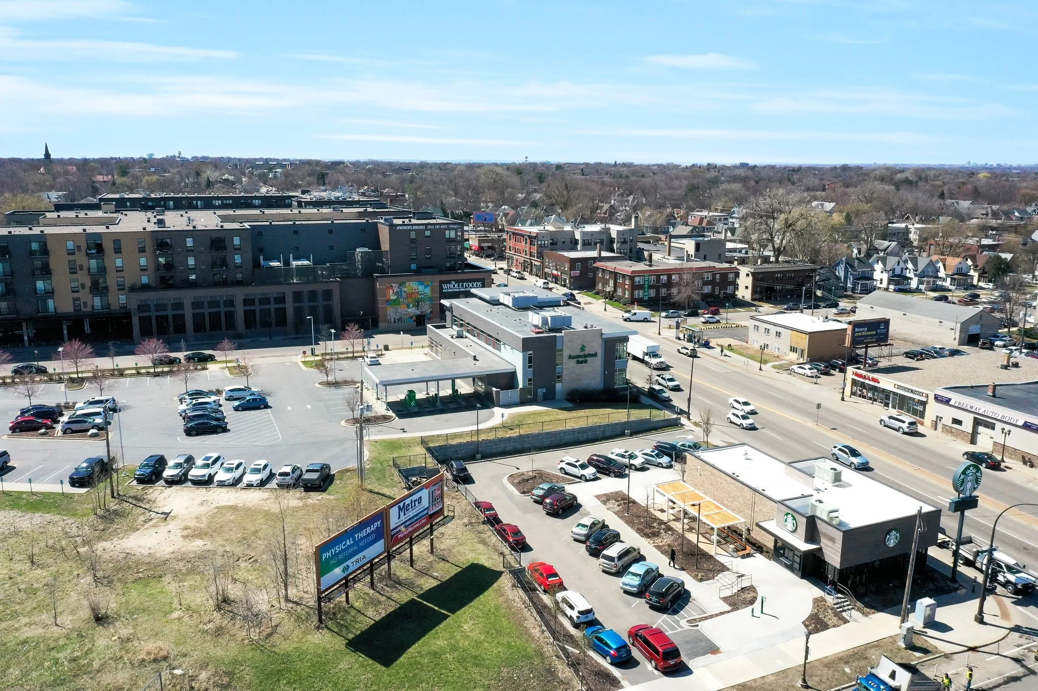 Neighborhood grocery, coffee, and shops mere steps away