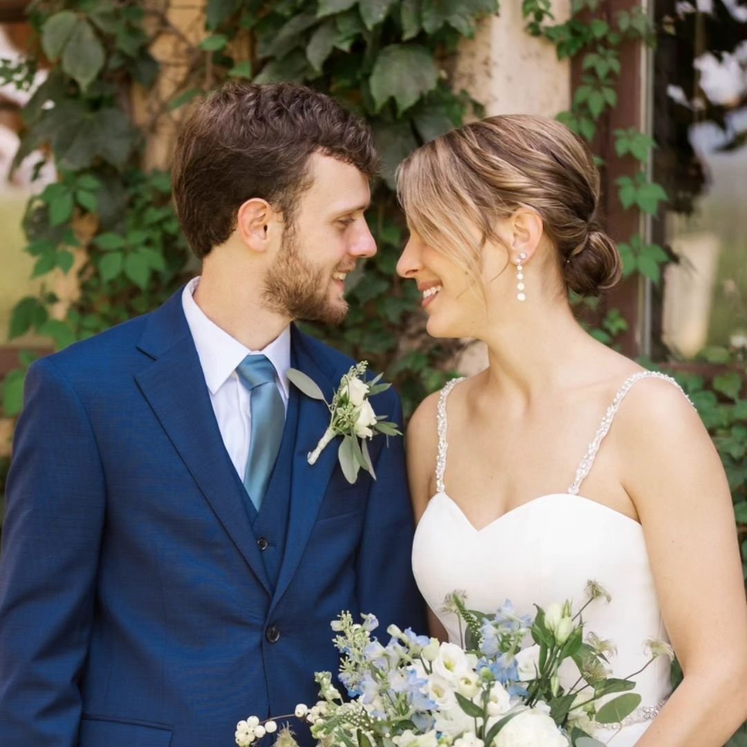 Congratulations Grace and Noah!!
Hair: @elitemakeupandhair 
Venue: @montalucewinery  @weddings_at_montaluce 
Photography: @valeriedovephotography 
Planner: Caitlin with @emilyjordanevents 
Bride: Grace @gracejulianneshaw
Groom: Noah  @noahshaw01