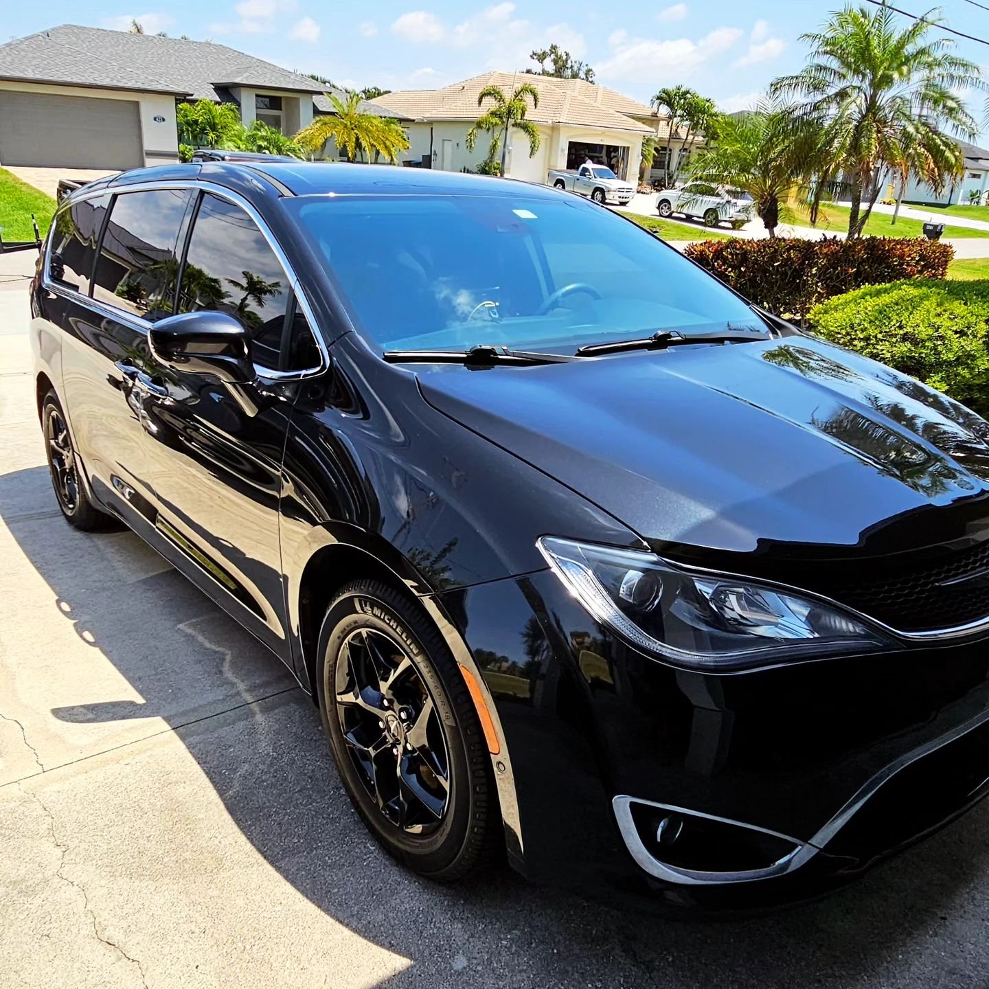 We refreshed this Chrysler minivan with our Standard Detail Package, including both interior and exterior care. Choose from our range of packages tailored to suit your needs, whether it's interior, exterior, or both. Improve your driving experience w