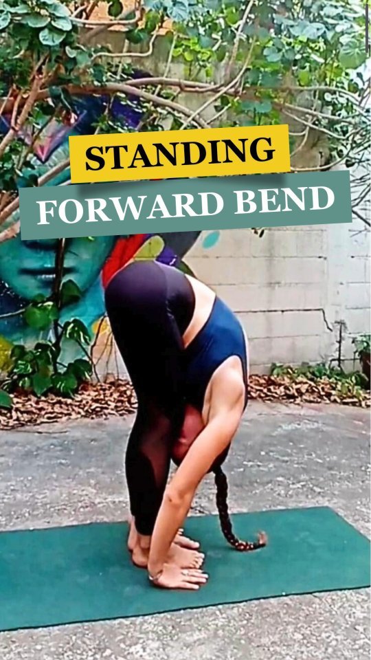 We often think that progress in yoga means doing more. Going deeper. Reaching further.
But what if real progress looks like softening?
That’s what Uttanasana reminds me of. β¨
This gentle forward fold isn’t about pushing — it’