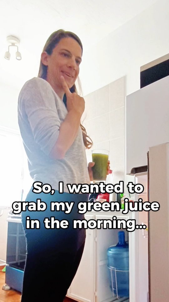 Green juice + coffee? Think again!
They might both be part of your morning routine—but Ayurveda says they’re better kept apart.
Here’s why β¬οΈ
π Green juice is cold, raw, and cleansing. It’s harder to digest and may even bl