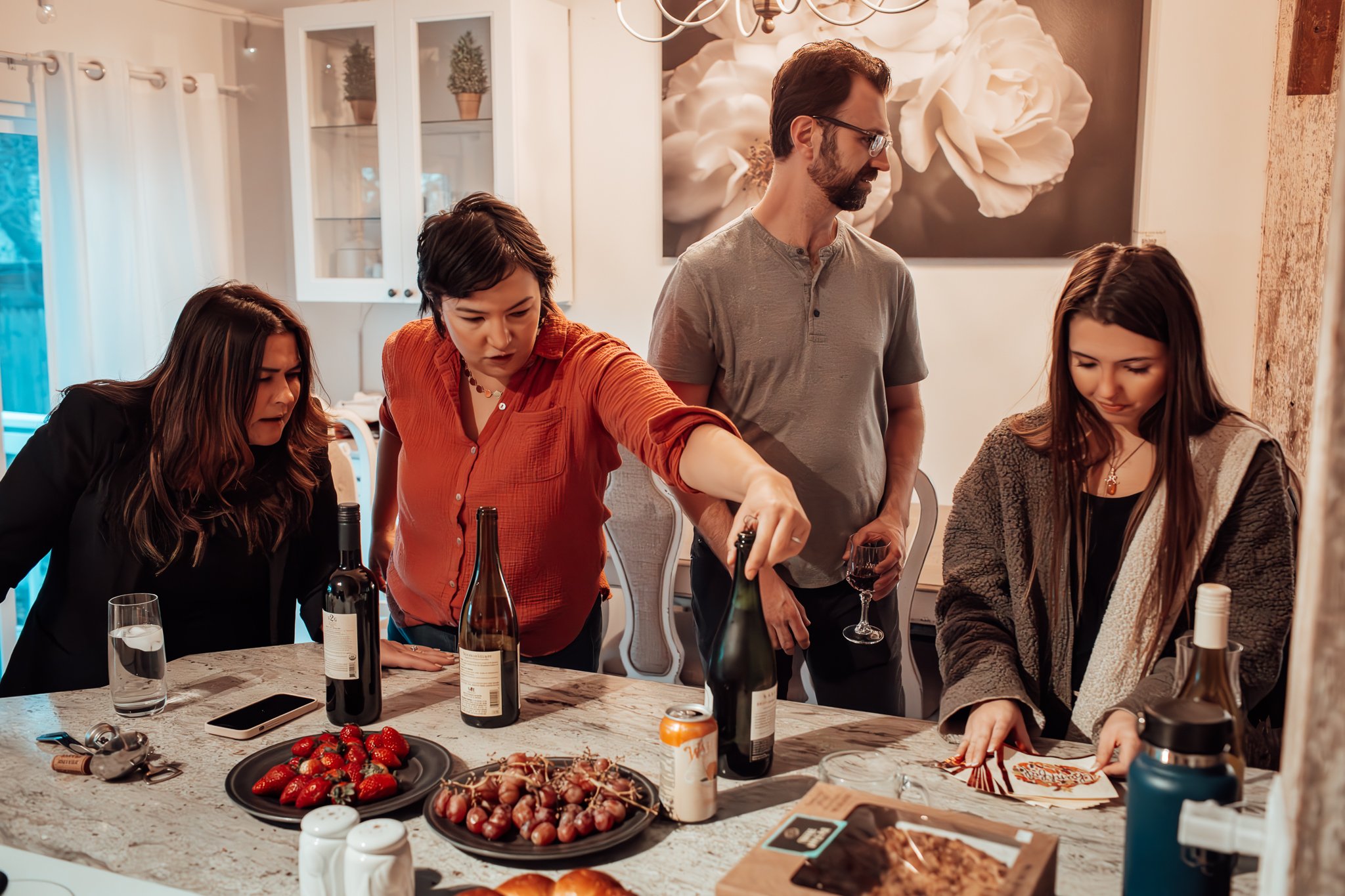 Extended family cooking Thanksgiving dinner together in Lafayette, Colorado during a lifestyle session