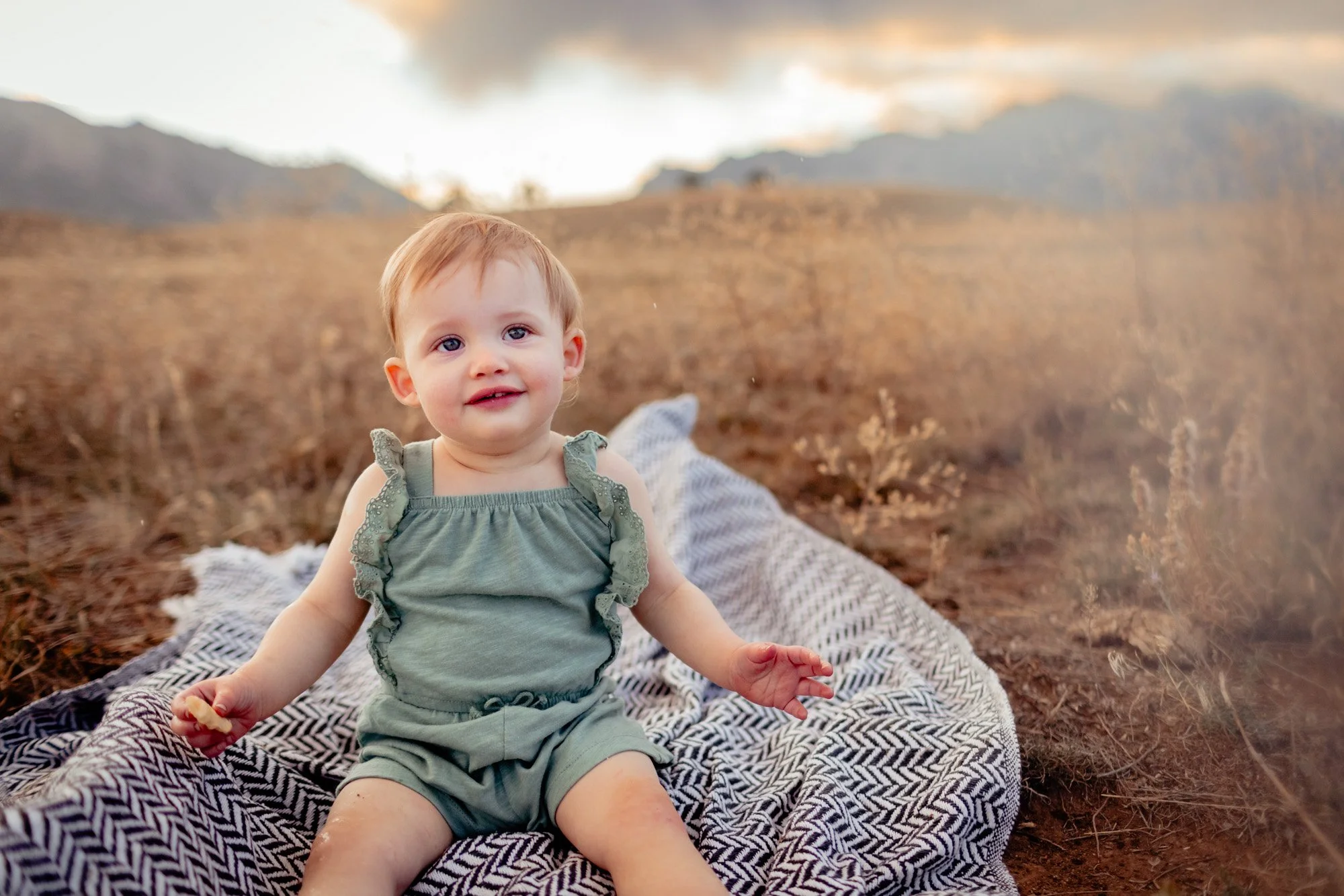 A joyful family photoshoot at Flatirons Vista in Boulder, CO. This outdoor session captured genuine laughter and love with the majestic Flatirons in the background—ideal for families looking to create timeless memories.