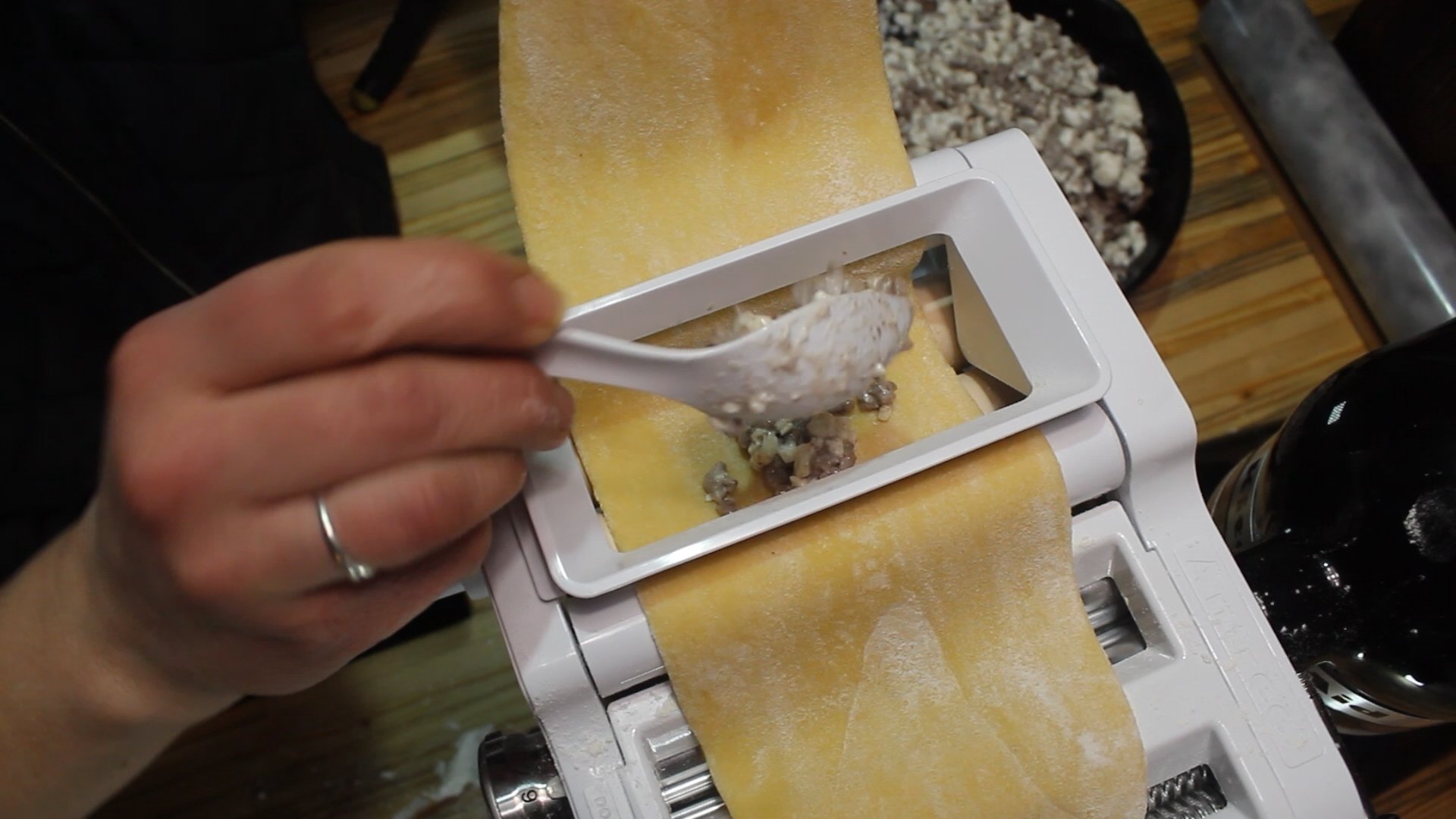 Ravioli/pasta attachment