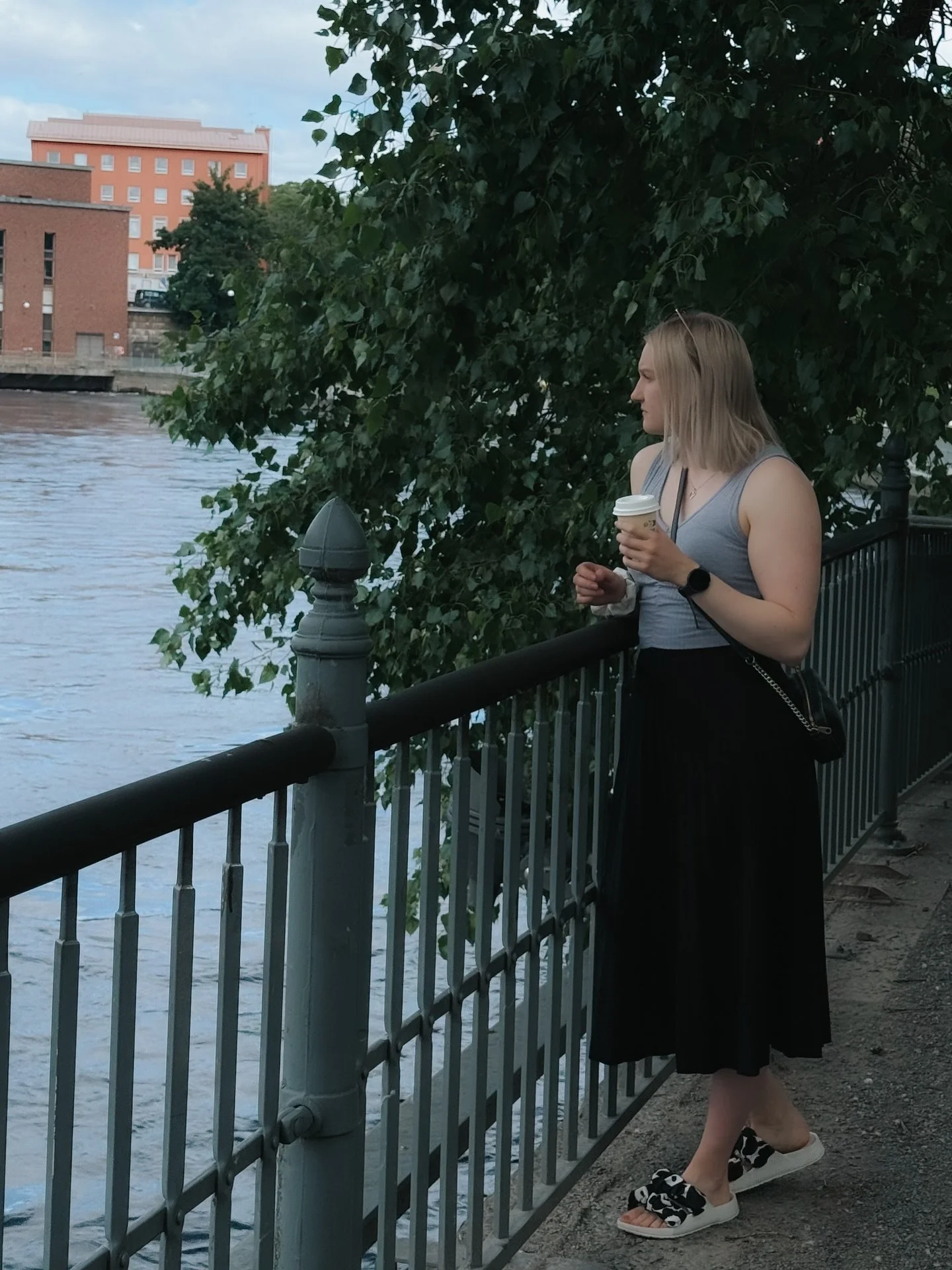 B-roll &amp; stills on t&auml;ydellinen kombo helpottamaan sun markkinointia. Yhteisen kuvausp&auml;iv&auml;n aikana puolen vuoden materiaalit. Ei en&auml;&auml; sekoilua ja siivousta ennakkoon kun tulee idea kuvata materiaalia &mdash; ja sit fiilis 