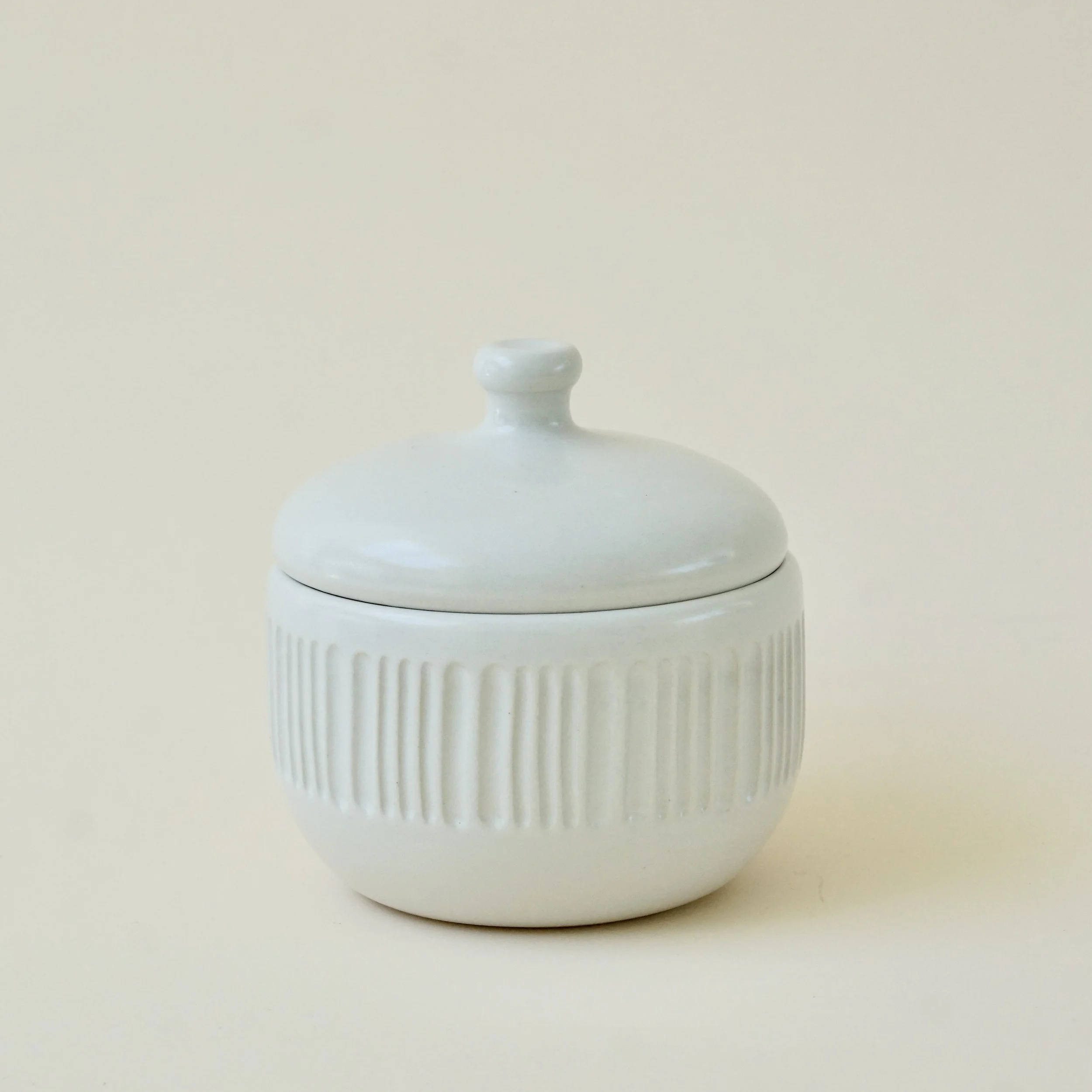 898 lidded jar