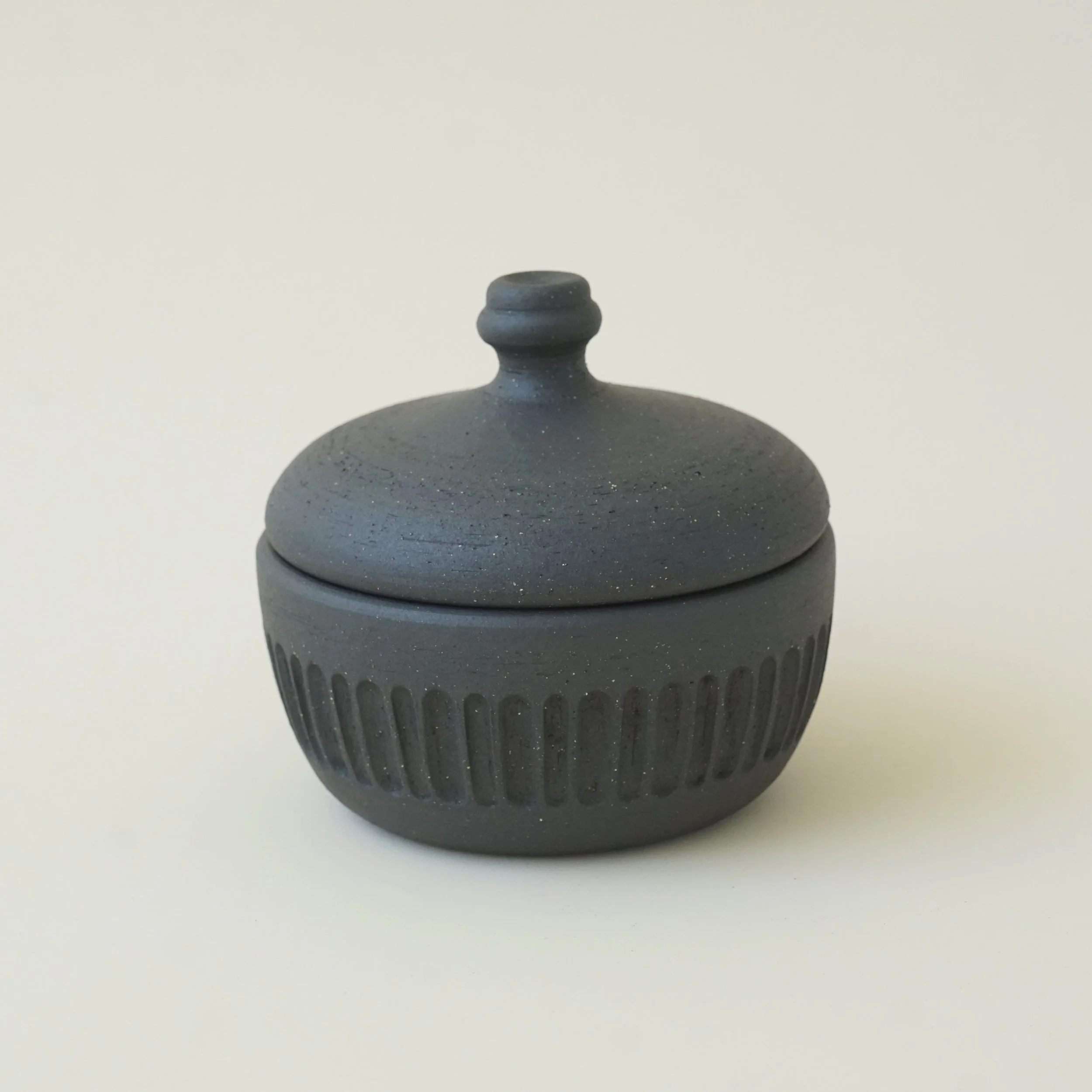 926 lidded jar