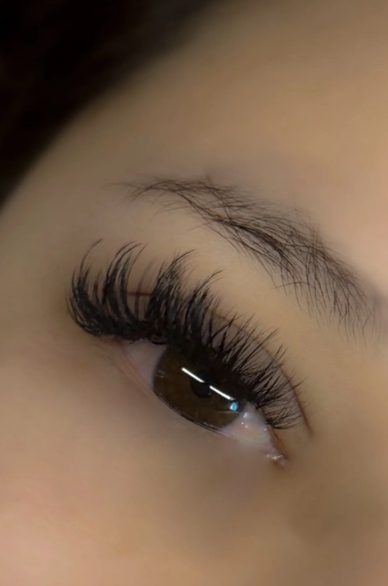 Wispy eyelash extension set with soft volume, textured layering, and natural lash enhancement
