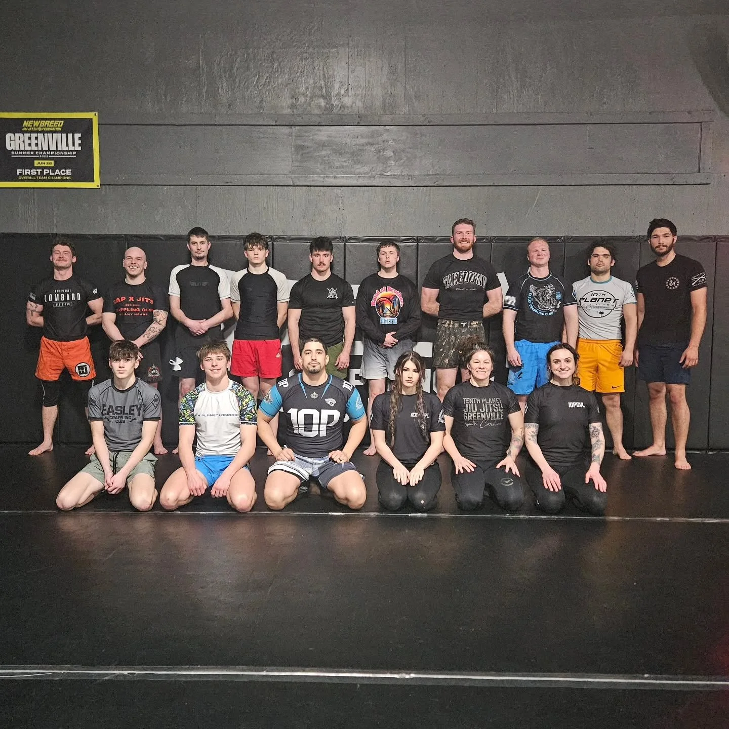 Monday Night Rolls at the Club! 

Tomorrow we're back for:
-6:00 AM Mixed Level Jiu-Jitsu 
-6:00 PM Takedown Fundamentals 
-7:00 PM Mixed Level Jiu-Jitsu 
.
.
.
.
#EGC #EasleyGrapplingClub  #NoGi #JiuJitsu #Wrestling