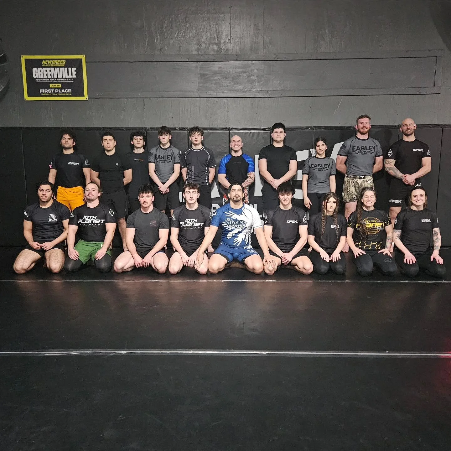 Mixed Level was popping tonight! Plus our first Takedown Fundamentals class is now in the books! Join us for it on Thursday at 6 PM!

Tomorrow's Schedule: 
-6:00 PM JiuzJitsu Fundamentals 
-7:00 PM Mixed Level Jiu-Jitsu 
.
.
.
.
#EGC #EasleyGrappling