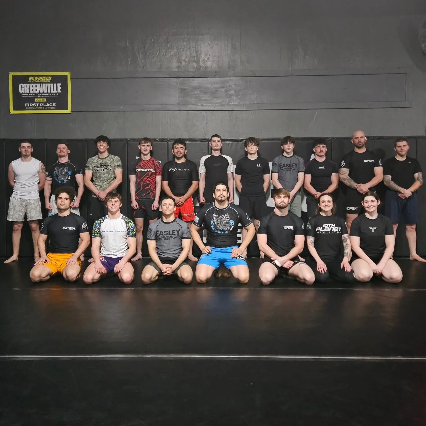 Jiu-Jitsu 🫱🏻&zwj;🫲🏼 Wrestling, Mondays &amp; Wednesdays at the Club! 🔥

Tomorrow's Schedule 👇🏽 
-6:00 AM Mixed Level Jiu-Jitsu 
-6:00 PM Takedown Fundamentals 
-7:00 PM Mixed Level Jiu-Jitsu 
.
.
.
.
#EGC #EasleyGrapplingClub #NoGi #JiuJitsu #