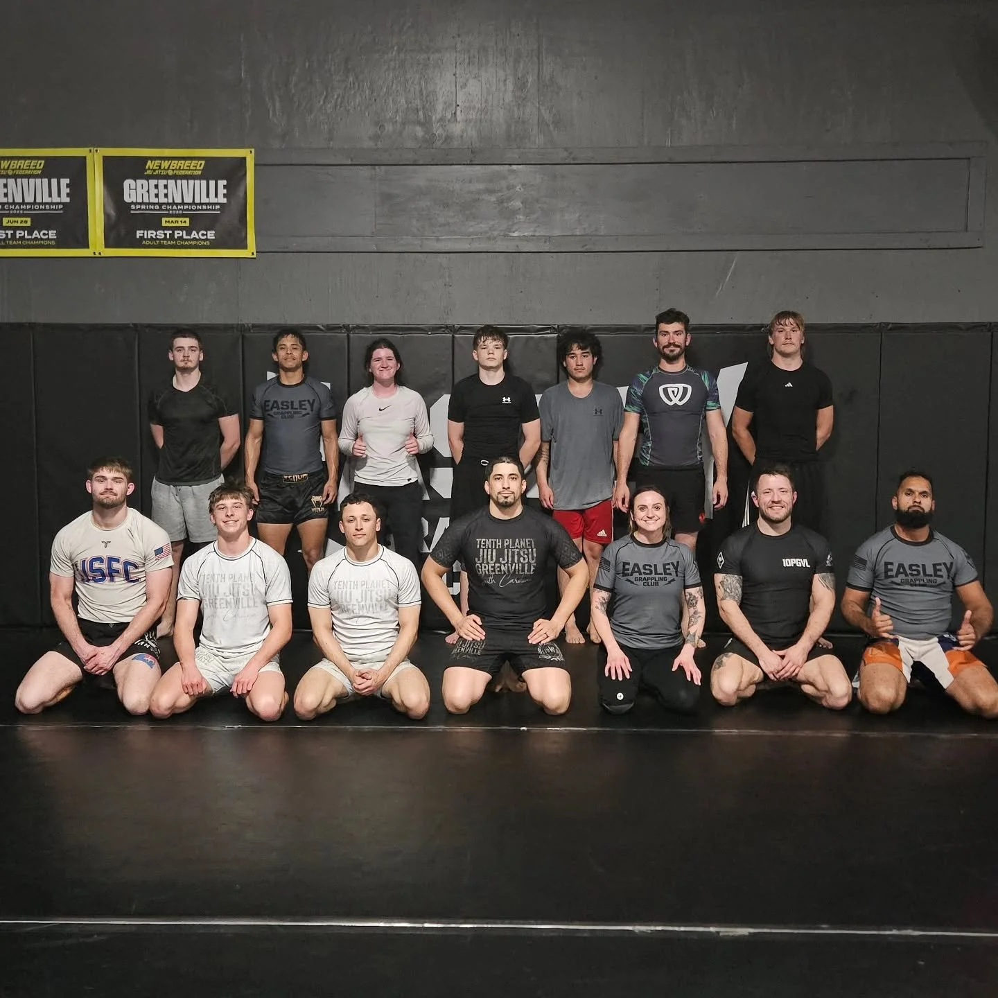 We tightened up our Twister Side Control game and pining fundamentals this week!

Join us tomorrow for:
-6:00 AM Mixed Level Jiu-Jitsu 
-6:00 PM Takedown Fundamentals 
-7:00 PM Mixed Level Jiu-Jitsu 
.
.
.
.
#EGC #EasleyGrapplingClub #NoGi #JiuJitsu 