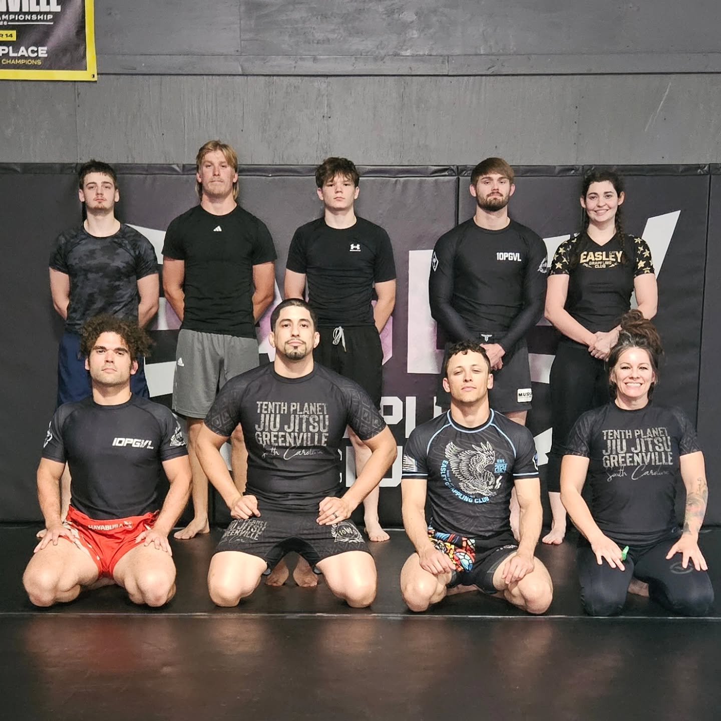 Focused on the details with the Tuesday Night crew at the Club!

We're back tomorrow: 
-6:00 PM Jiu-Jitsu Fundamentals 
-7:00 PM Mixed Level Jiu-Jitsu 
-8:30 PM Club Wrestling
.
.
.
.
#EGC #EasleyGrapplingClub #NoGi #JiuJitsu #Wrestling