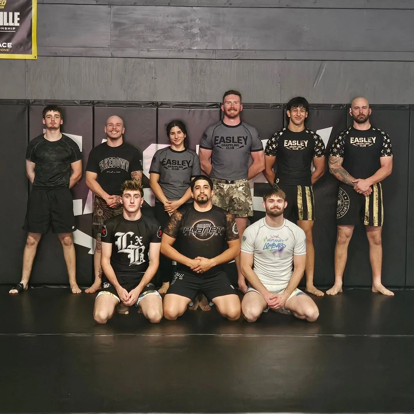 Sharpening up our game with some good rolls!

Join us tomorrow for:
-6:00 PM Jiu-Jitsu Fundamentals 
-7:00 PM Mixed Level Jiu-Jitsu 
-8:30 PM Club Wrestling
.
.
.
.
#EGC #EasleyGrapplingClub #NoGi #JiuJitsu #Wrestling