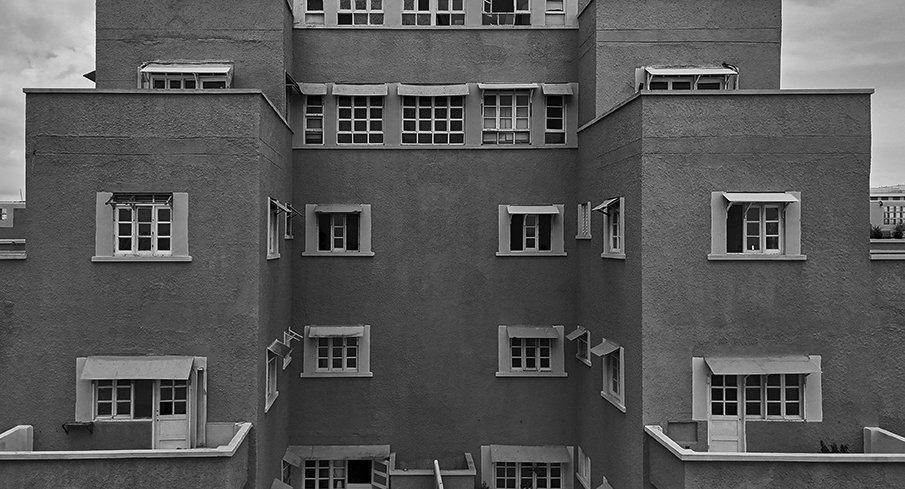 Modernism Under Tropical Light