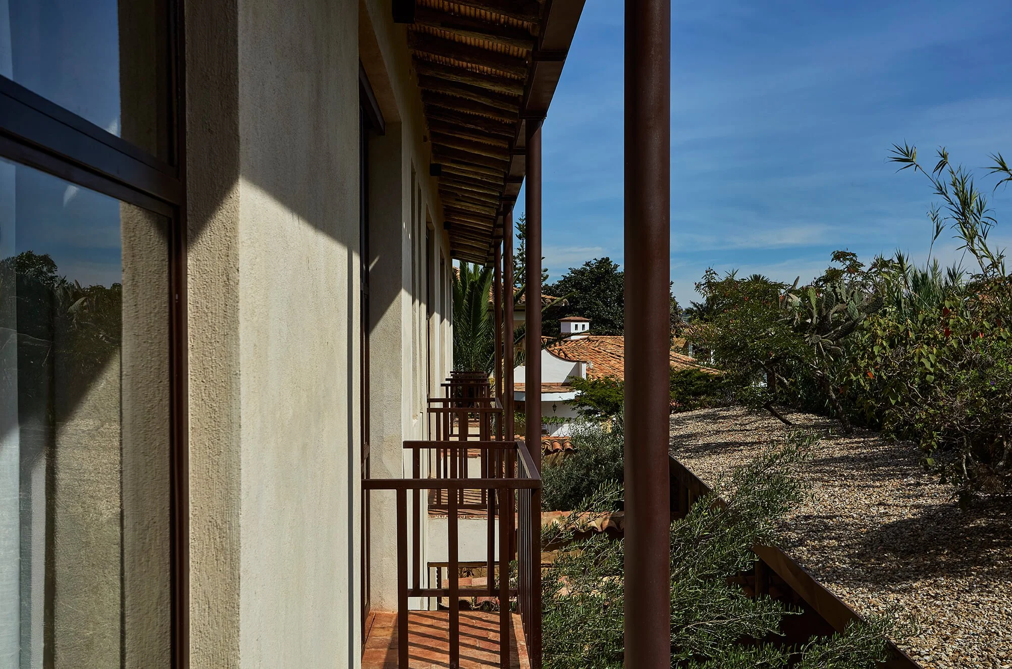 a possible house in an impossible center