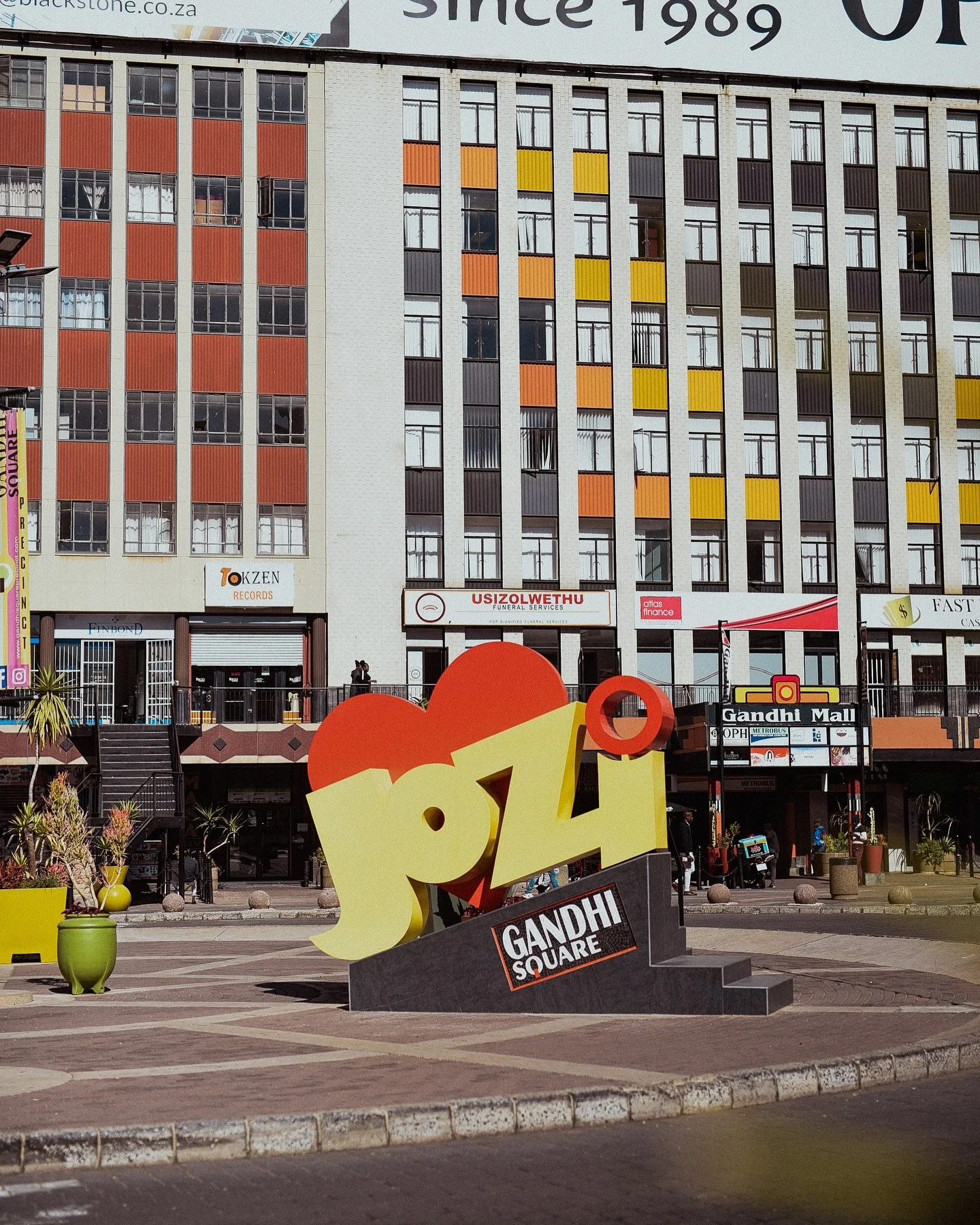 Step into the heart of Jozi with our vibrant Johannesburg City Centre Walking Tour! 🌍✨ From iconic landmarks like Gandhi Square to hidden gems in lively street markets, you&rsquo;ll explore the rich history, culture, and energy that make this city s