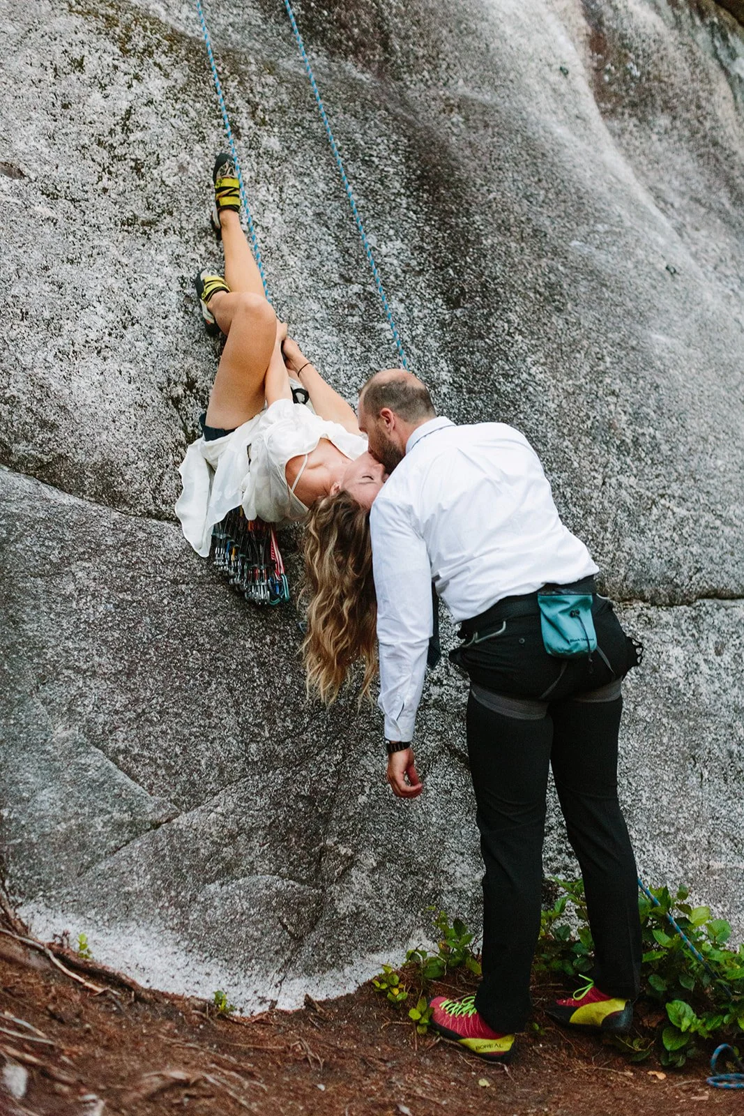 Whenever people ask what I do, the standard follow up question is usually &quot;what's the  wildest elopement you've planned&quot; and THIS is the answer! 🧗&zwj;♀️ A rock climbing elopement in Squamish! 

Roxy + Cam 'tied the knot' with a Squamish e