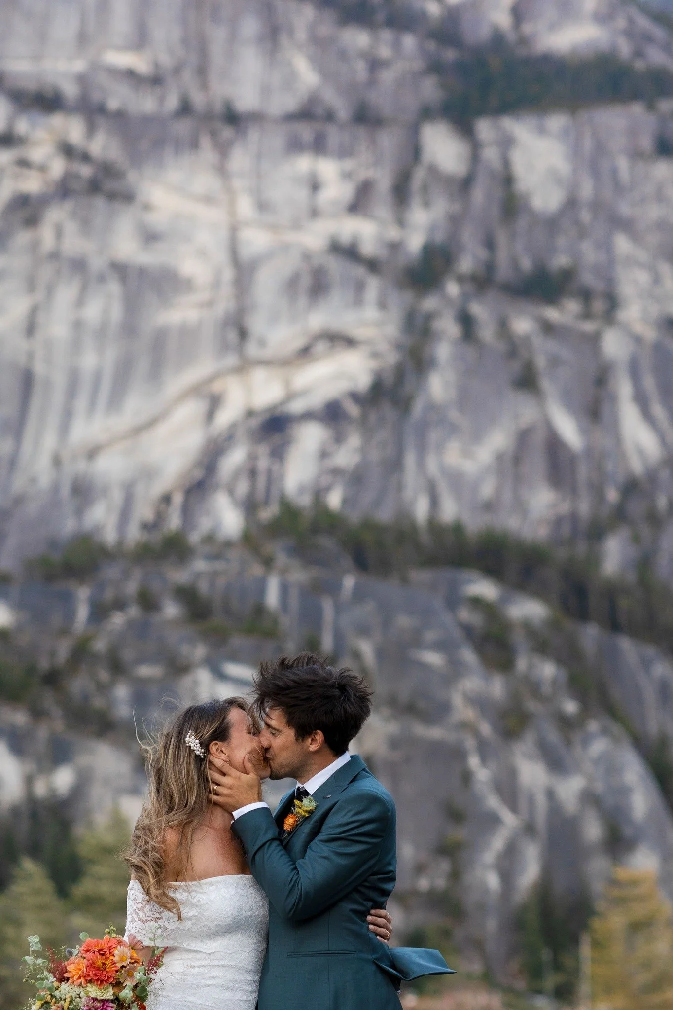 @houseoflager is an epic Squamish wedding venue for many reasons: the food, the staff, the vibes... oh, and the beer! But how about that location! The oceanfront provides 360 degrees of the Squamish beauty we all love. 
You can whip outside and there