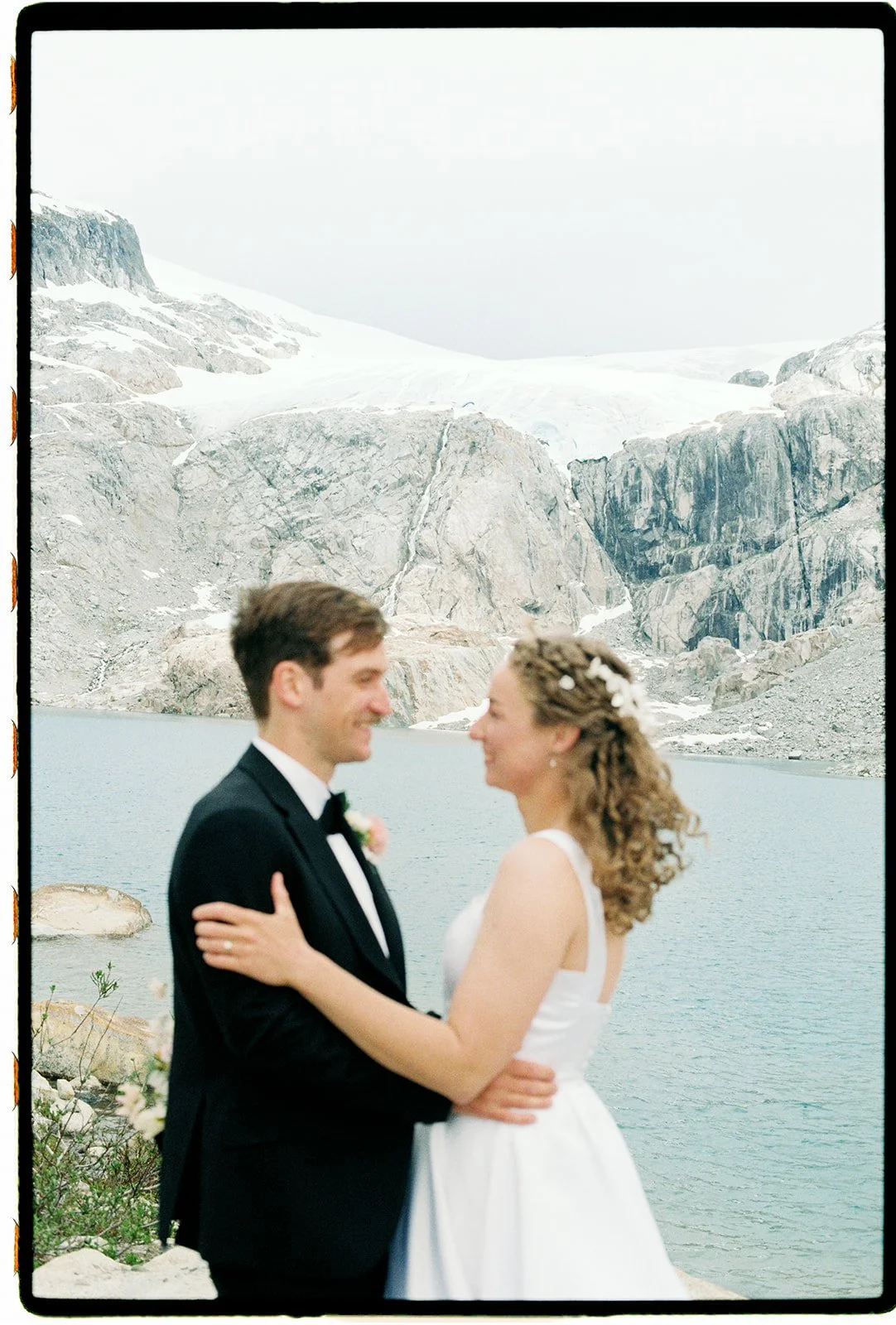 Helicopter Elopement Package ON FILM thanks to the wonderful @oliverrabanes 🤍

We flew to this beautiful alpine spot with @blackcombhelicopters, hosted the ceremony, enjoyed the peaks + glaciers, then flew back down to go sign the official papers at