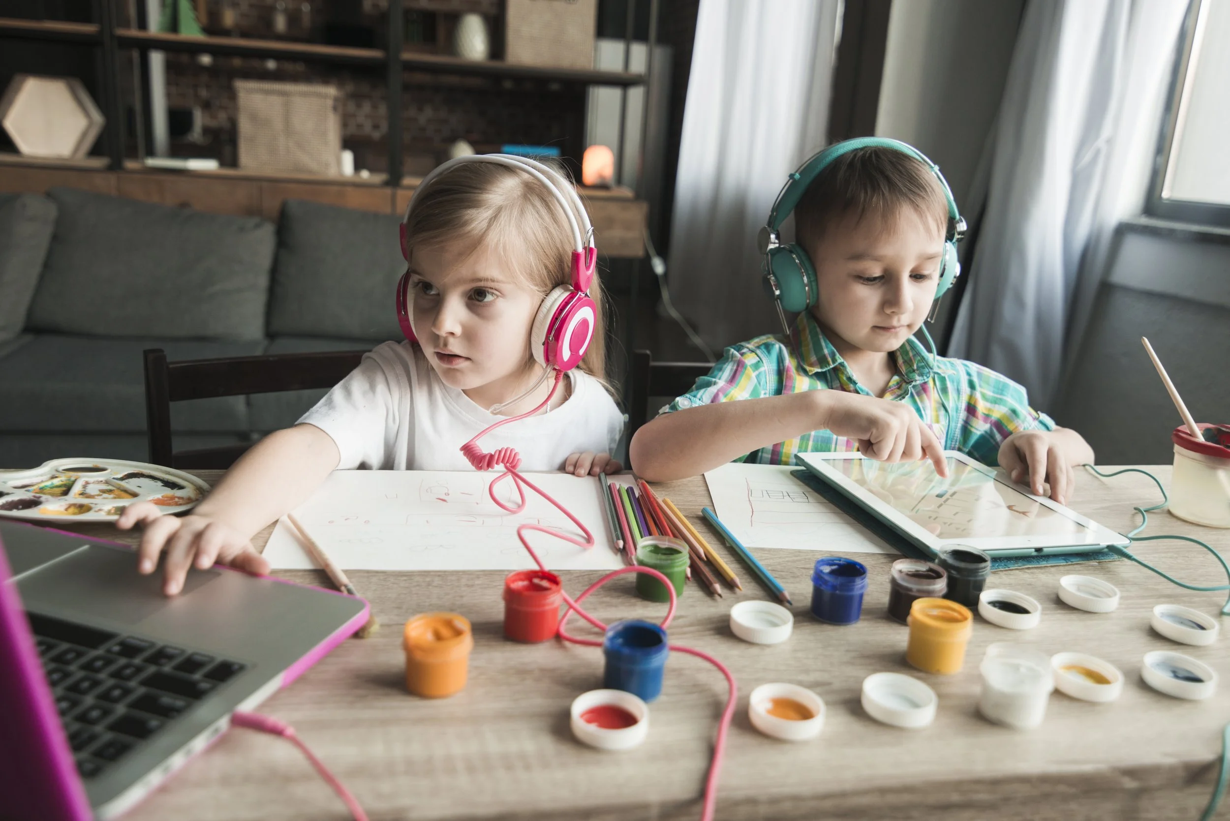 kids-painting-using-computer.jpg