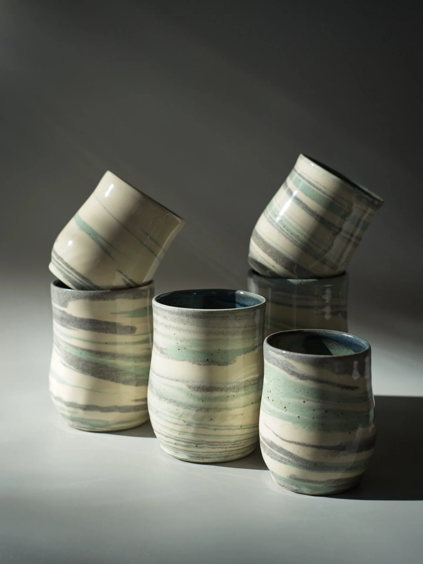 Some marbled beauties fresh out of the kiln ☺️

You can find this collection at @smokebluffcoffee in Squamish from March 1!

And I&rsquo;m finally done with all my custom orders from 2025&hellip; so it feels that my new year starts now :)