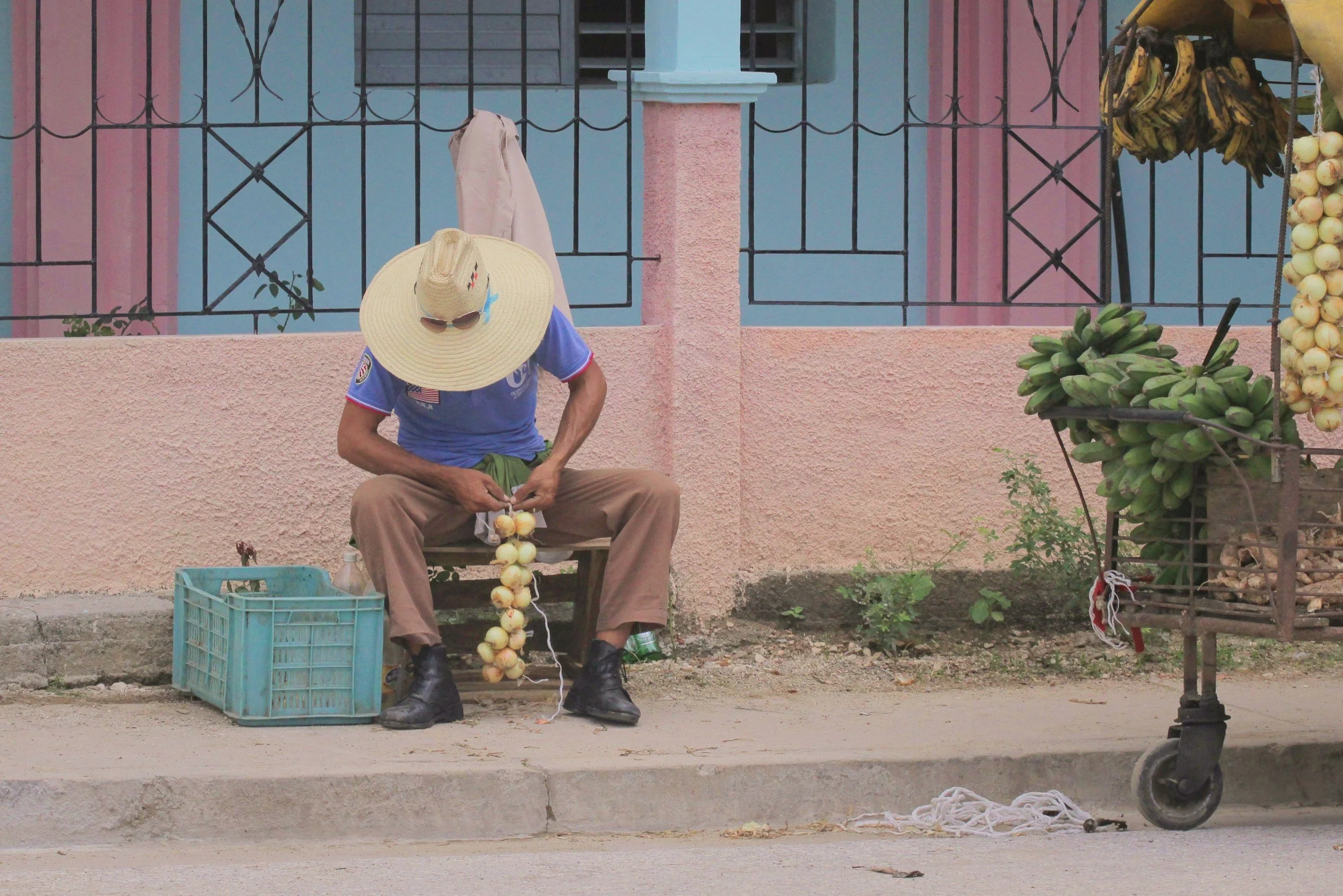 Travel portraits: how to photograph people when you travel