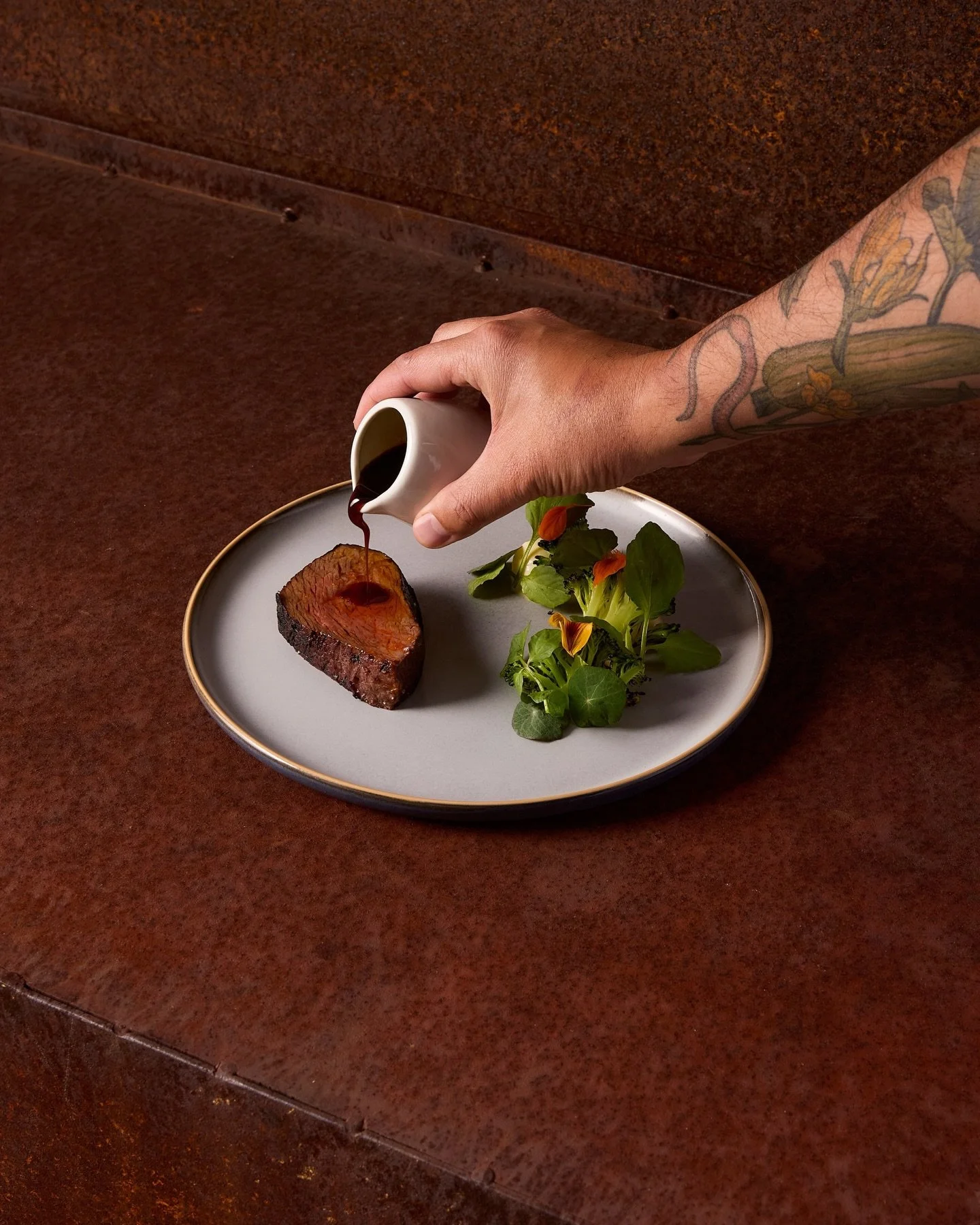 Chef Will killing it as a hand model&hellip;and also behind the pass, creating magic with only the best locally sourced produce

@amara__restaurant 
@spicerssangomaretreat