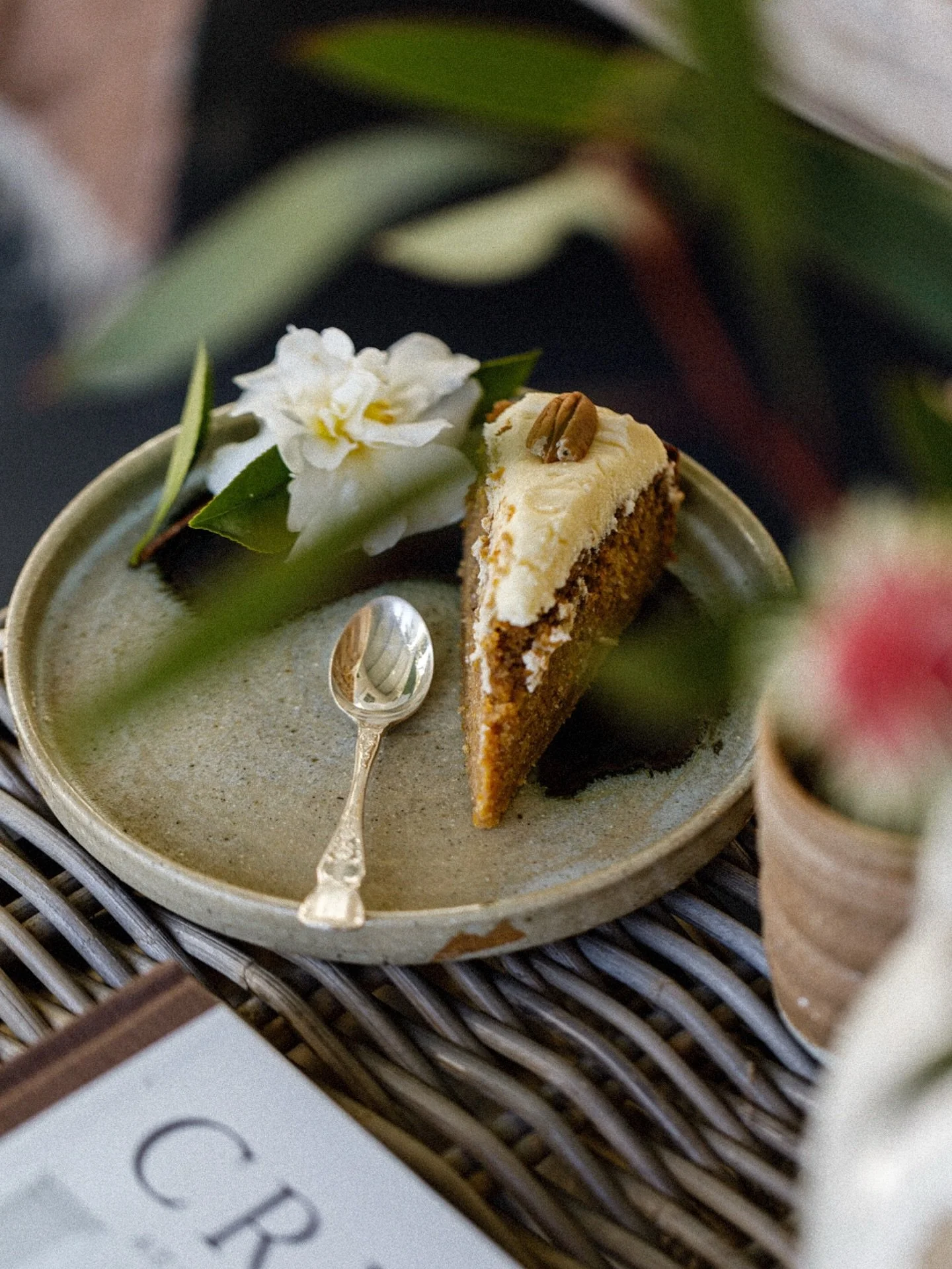 There&rsquo;s no doubt that I&rsquo;m my father&rsquo;s son more than when it comes to appreciating the heck out of a good carrot cake! 
And this homemade beauty from @georginaleestuart is easily high up on the list of the best I&rsquo;ve ever had!