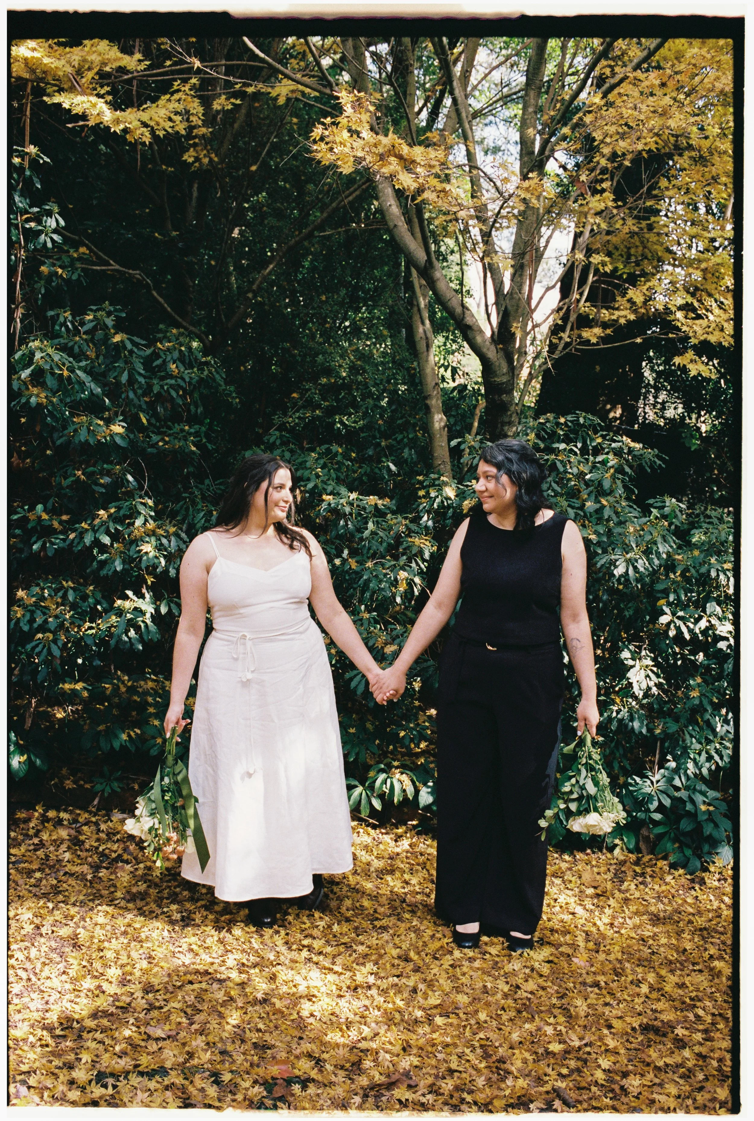 FRAN&AMBER_35MM_PORTRA400_WEB_33.JPG