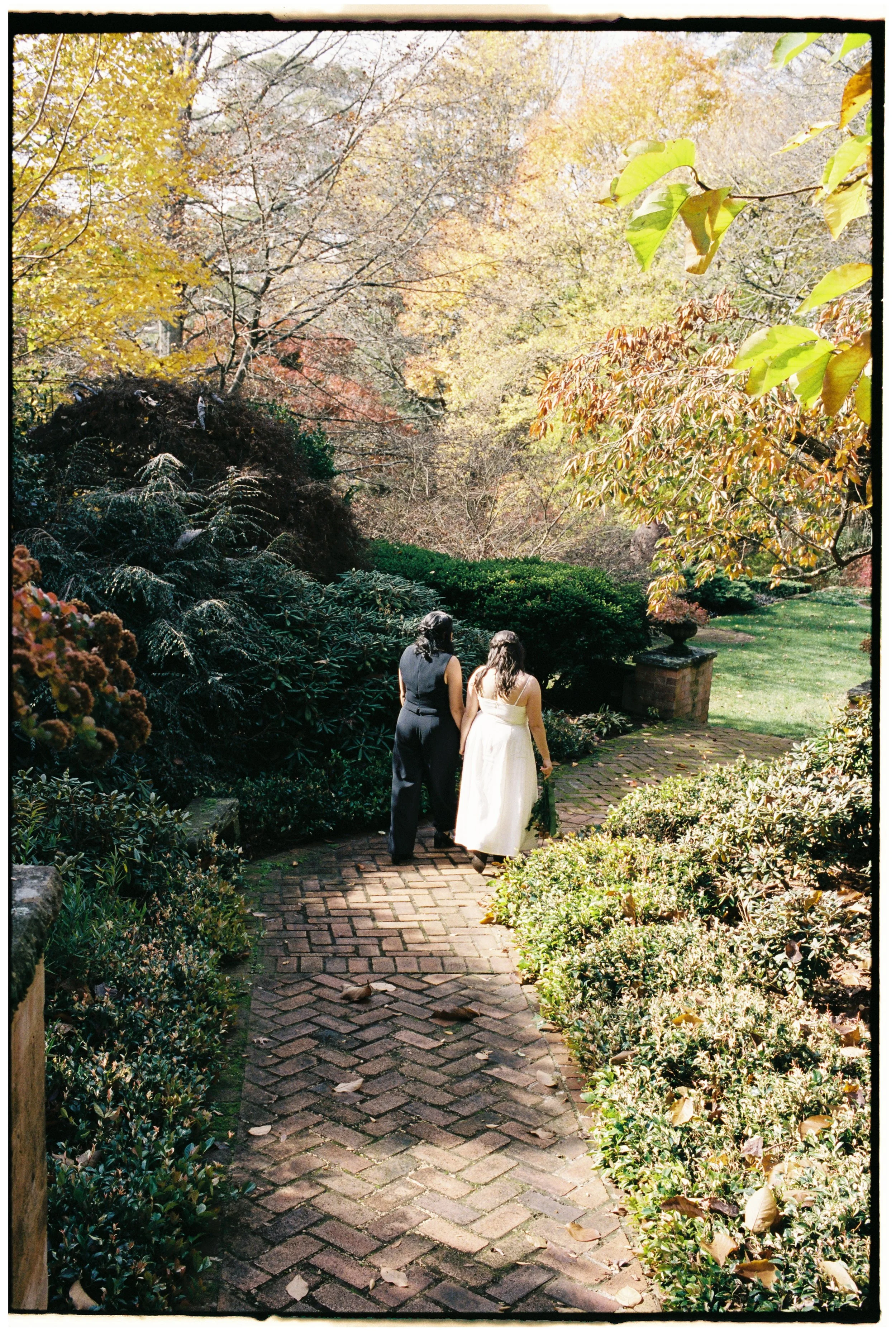FRAN&AMBER_35MM_PORTRA400_WEB_32.JPG