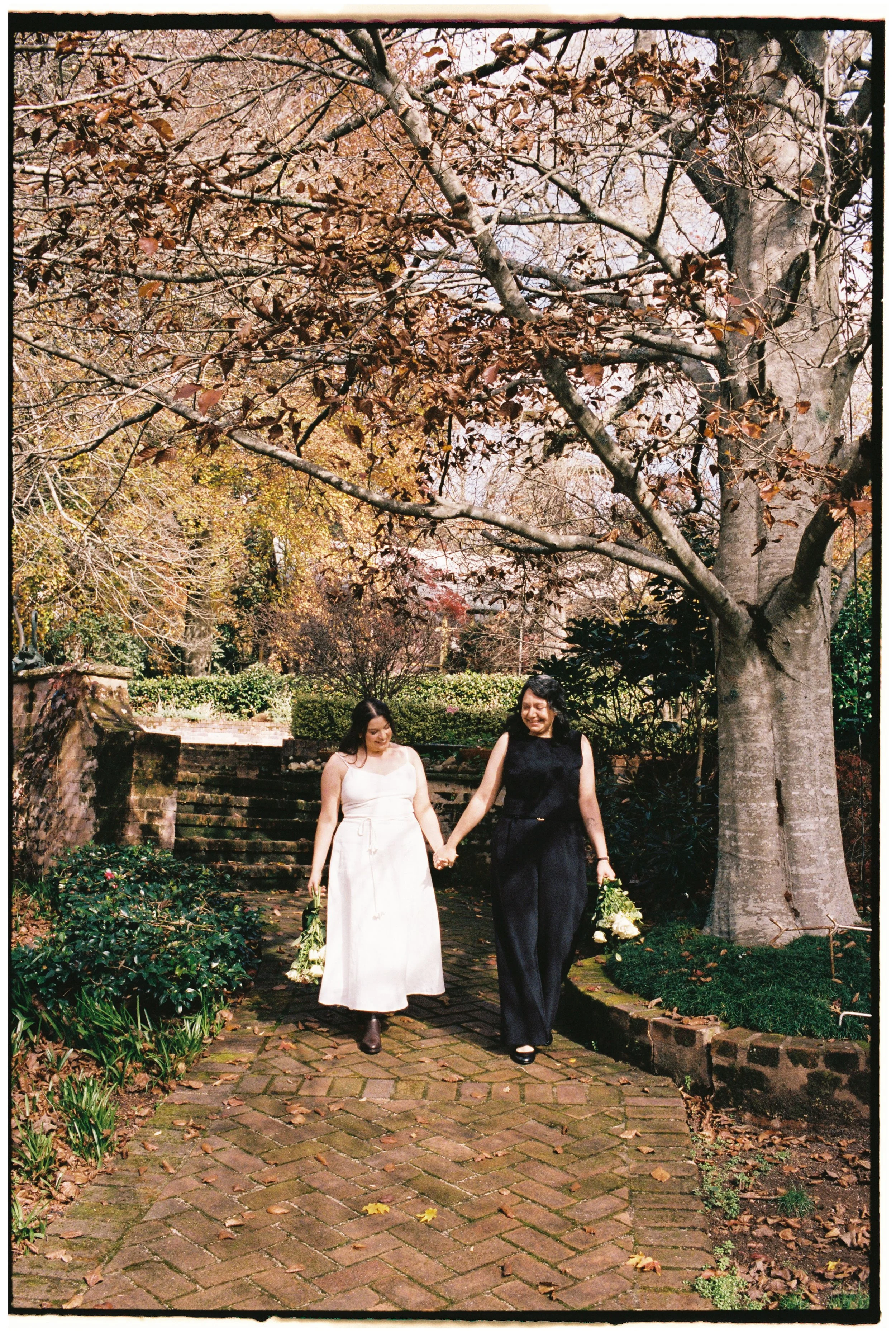 FRAN&AMBER_35MM_PORTRA400_WEB_31.JPG