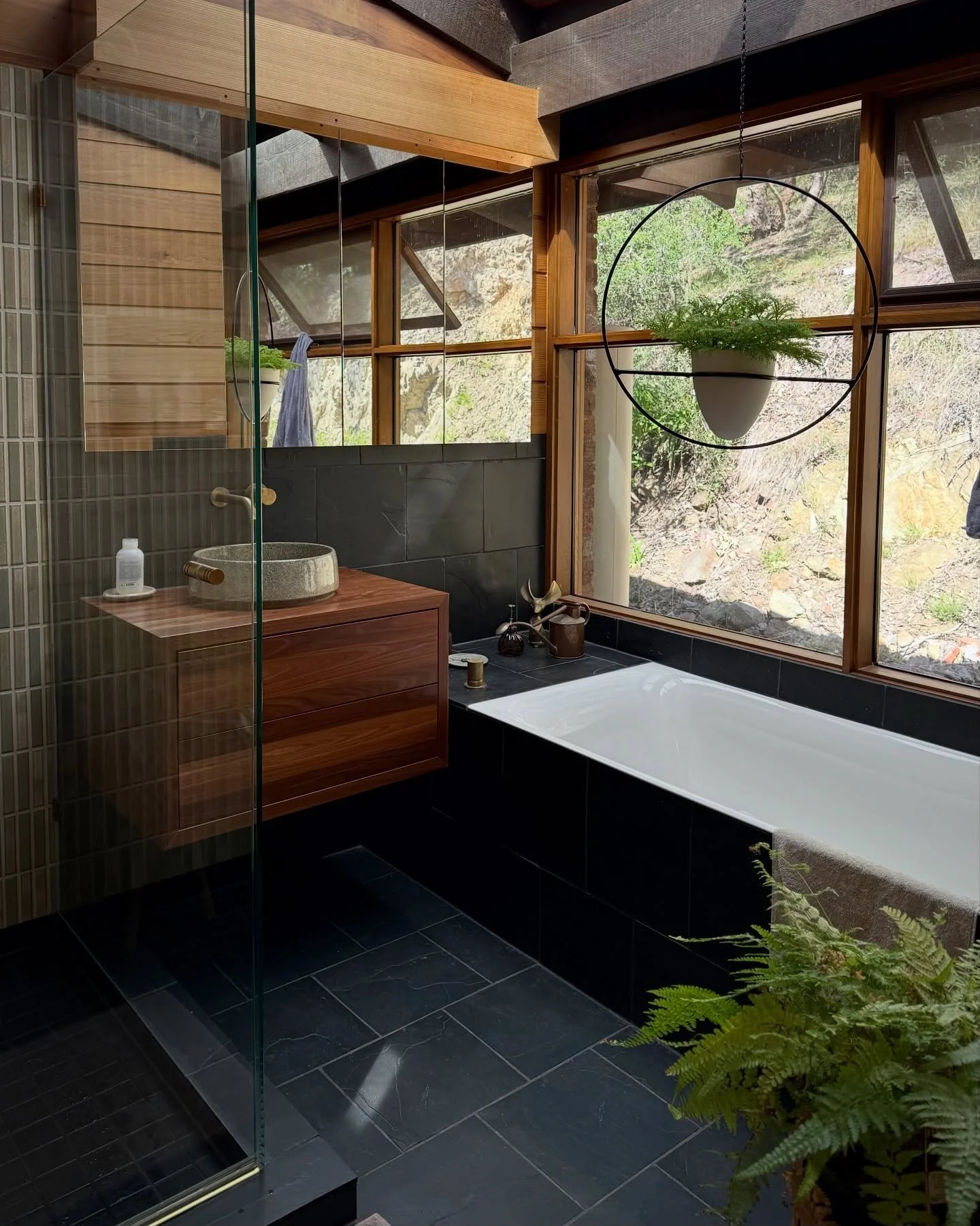 A bathroom of dreams!

Glad p&aring;sk till alla! 🐣  I&rsquo;m gracing your feed on this beautiful Sunday with the glorious bathroom I had the pleasure of laying eyes on this weekend. 
Absolutely in love with the details and finishes of this room, e