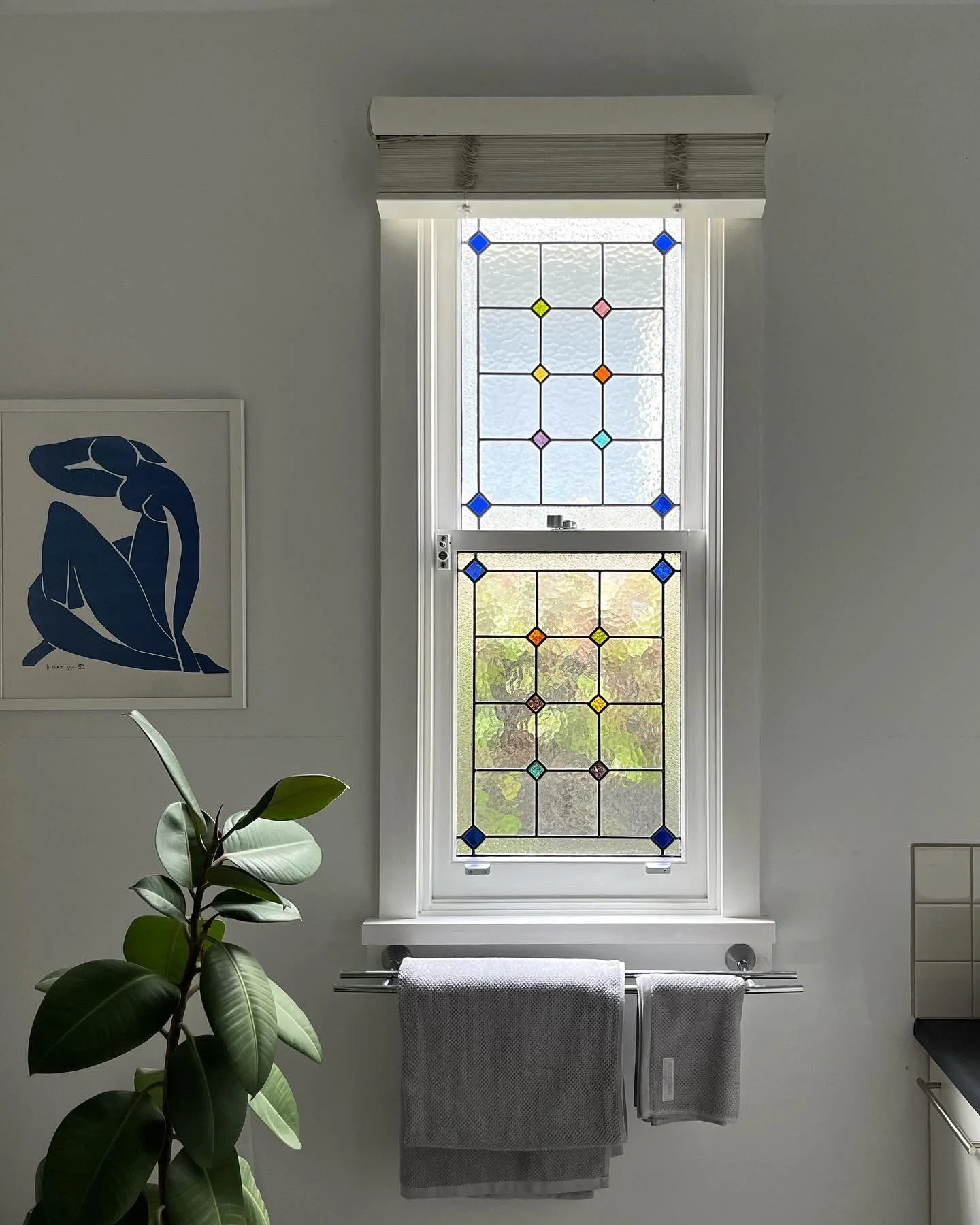 Victorian style leadlight with a colourful modern twist 🔹🔸 Installed into a Northcote terrace bathroom 🌞