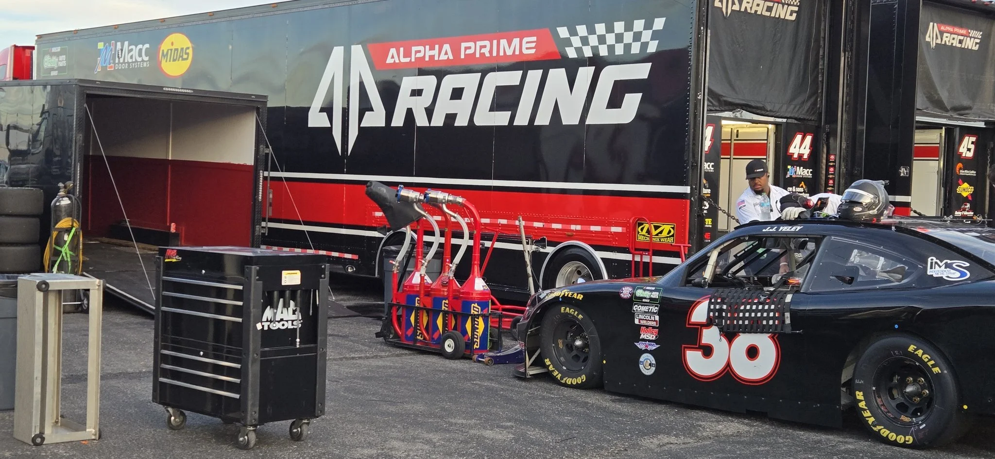 O’REILLY: J.J. Yeley’s 400th series start ends with early trip to Nashville garage