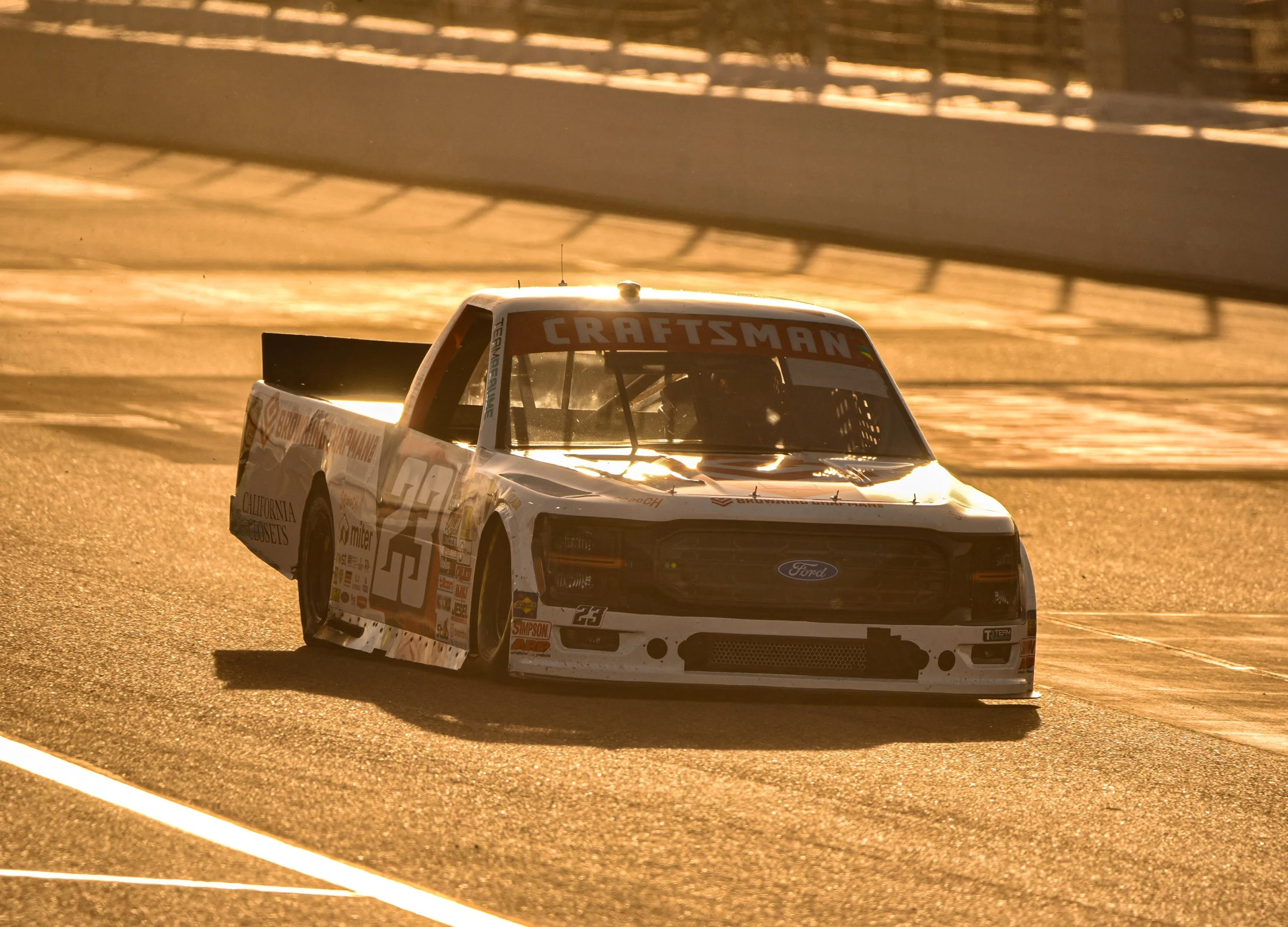 TRUCKS: Jackson Lee finishes all but eight laps of oval track debut as entire Phoenix field comes home under power