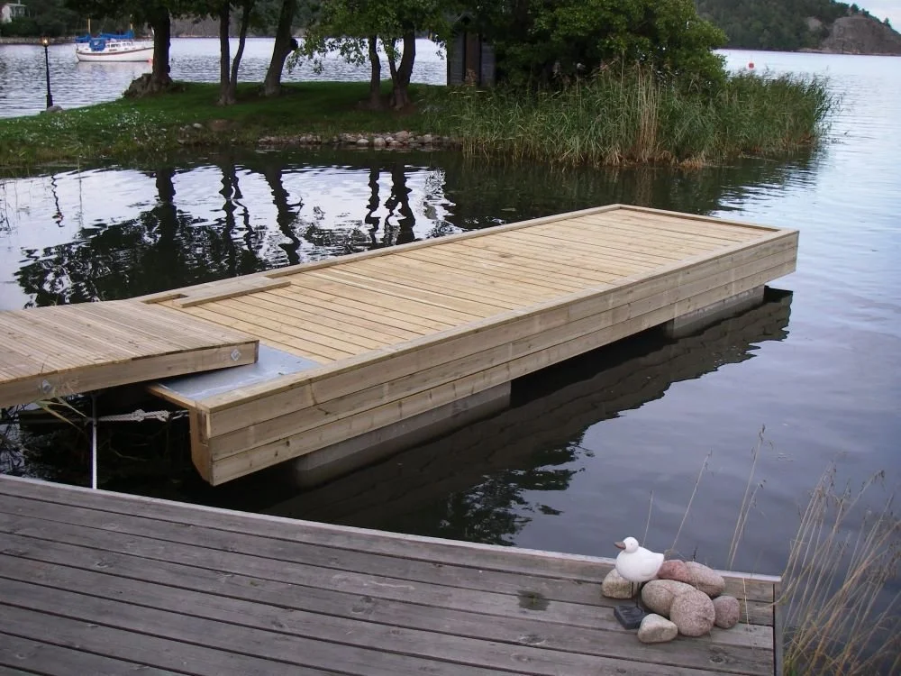 Träinklädd Timbobrygga