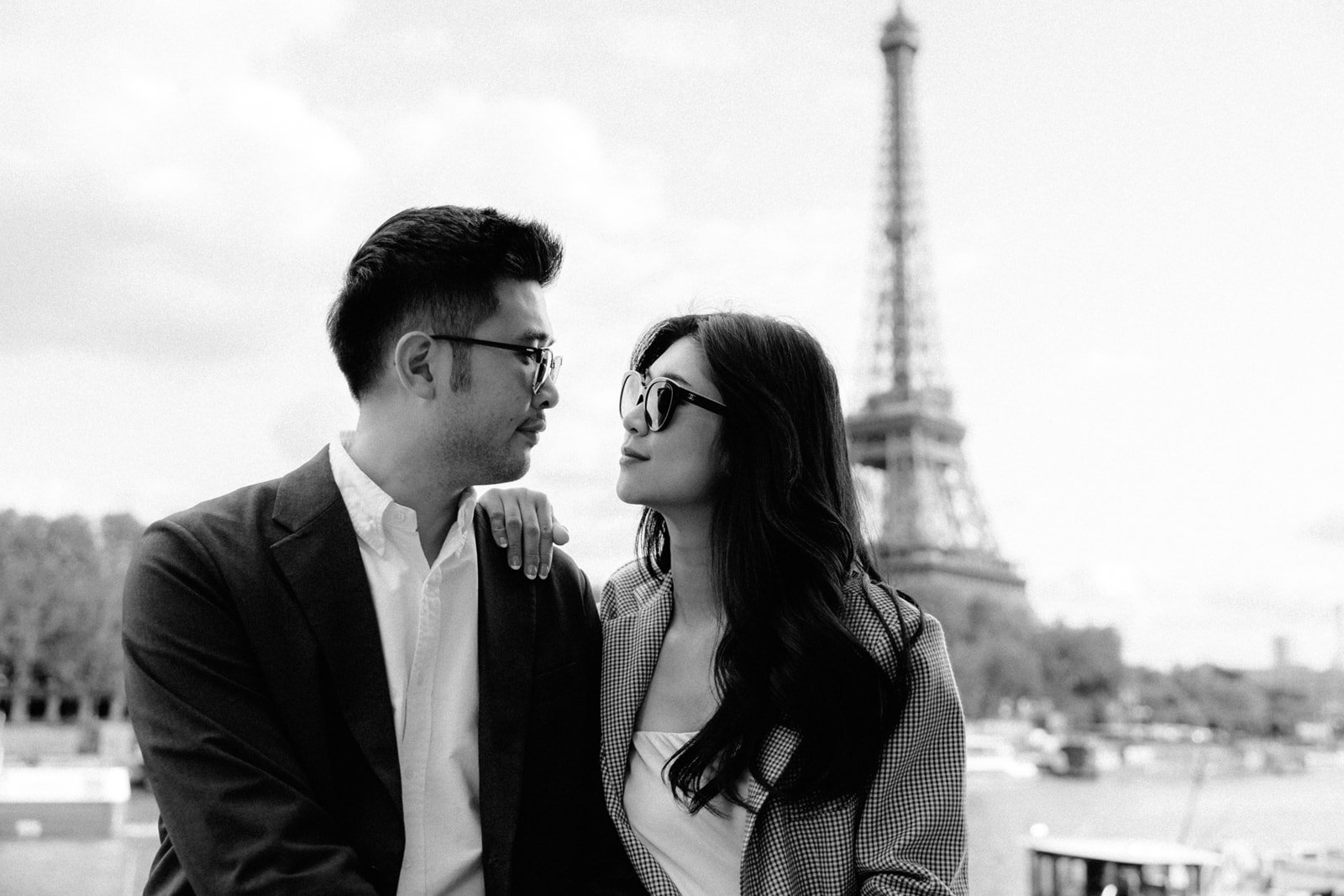 paris-pre-wedding-photoshoot-couple-photographer-00046.jpg