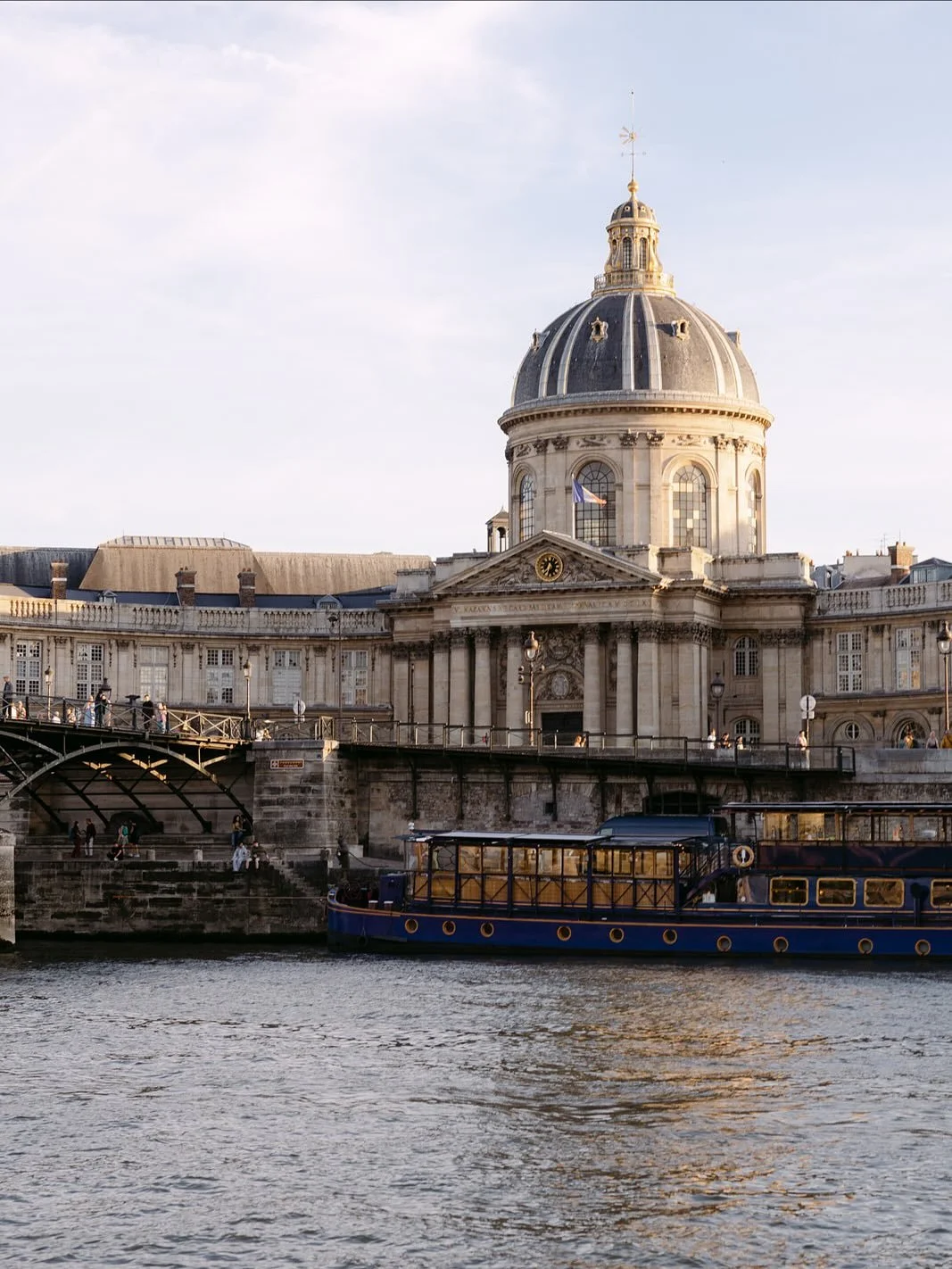 A Paris proposal like no other, drifting along the Seine at sunset, surrounded by the city&rsquo;s historic monuments glowing in golden light. There&rsquo;s something truly magical about asking the love of your life this question in Paris. An unforge
