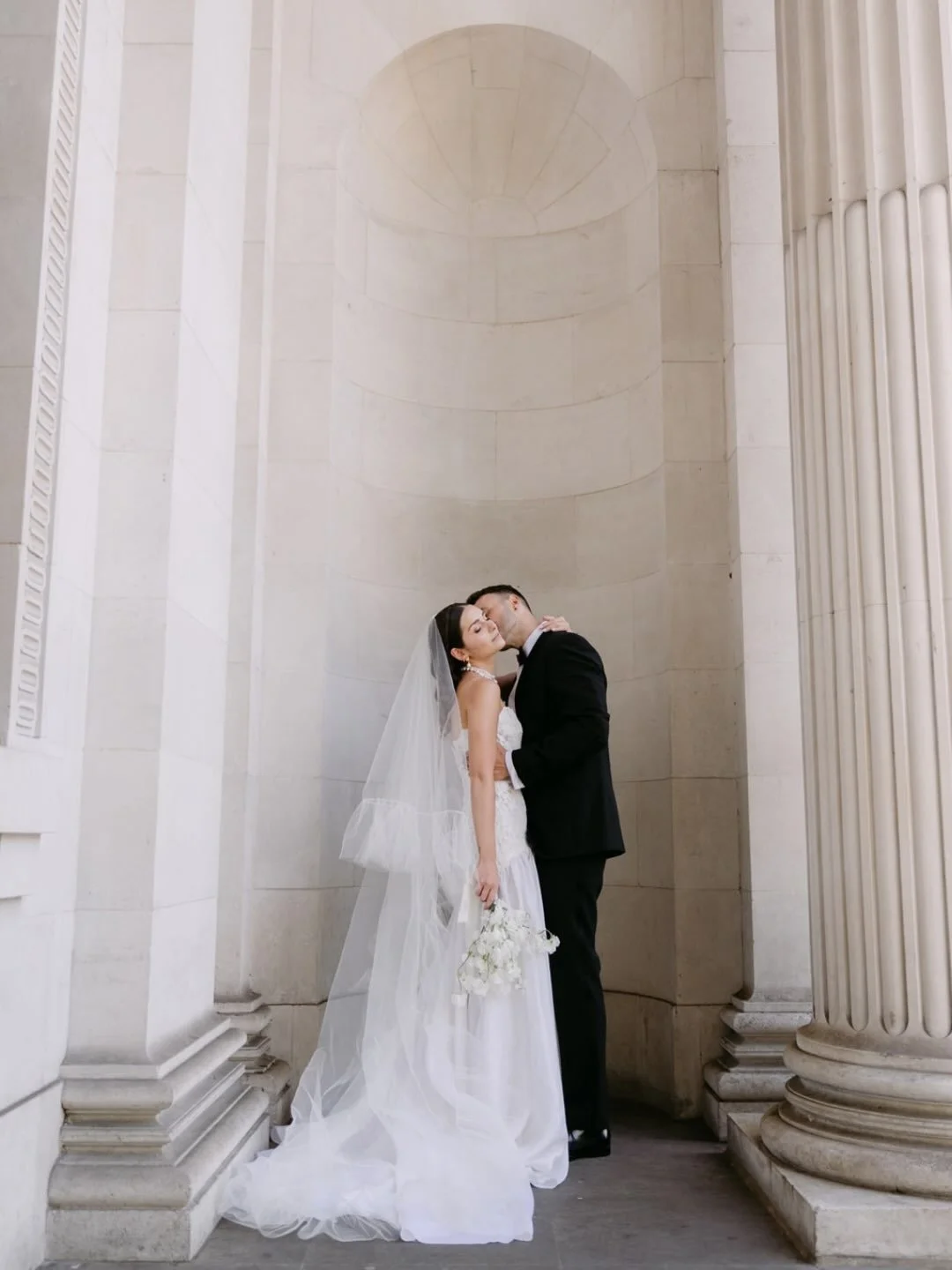 Take me back to London 😍 

I&rsquo;m absolutely in love with the architecture of The Old Marylebone Town Hall. The perfect backdrop for striking, graphic couple portraits as you step out of your wedding ceremony.

London truly holds a special place 