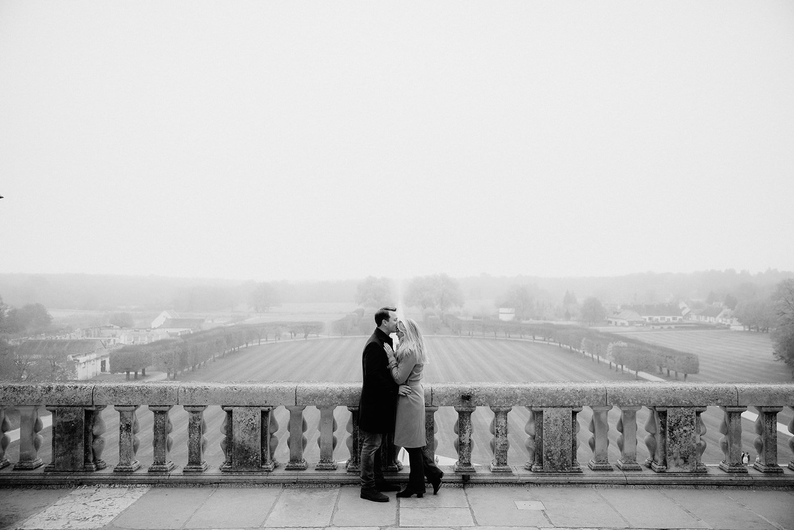 marriage-proposal-in-front-of-chateau-de-chambord-00030.jpg