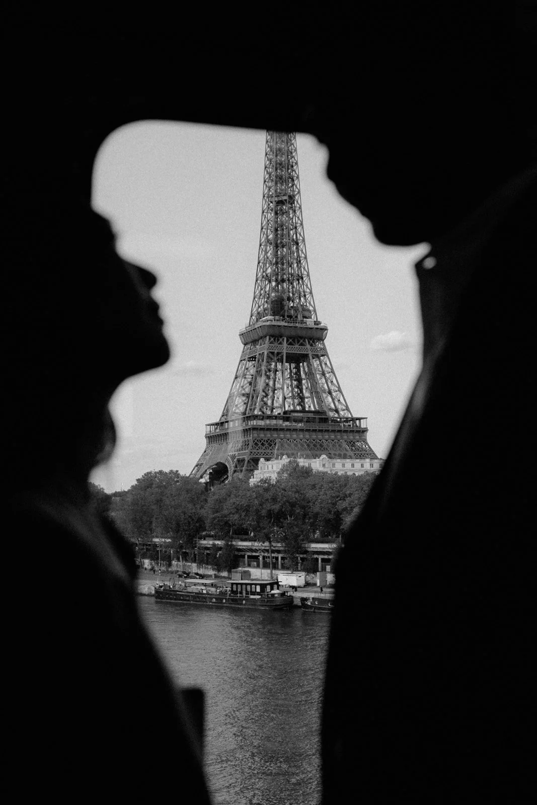 paris-pre-wedding-photoshoot-couple-photographer-00060.jpg