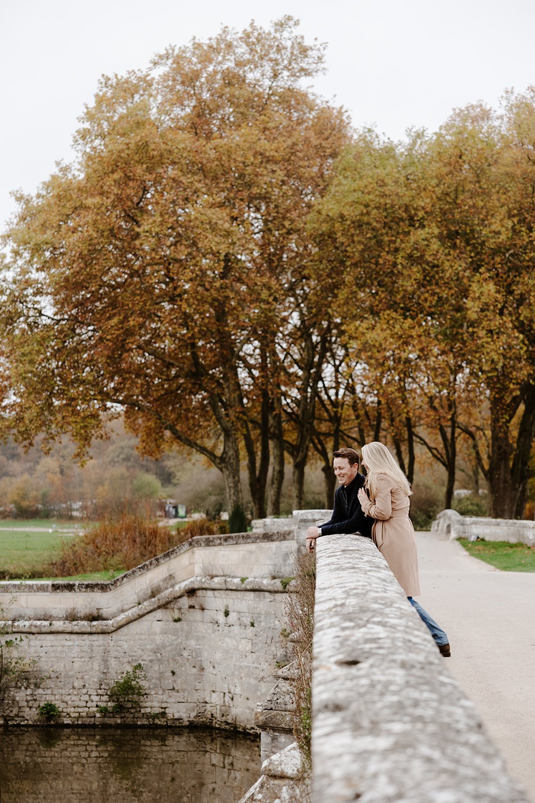 marriage-proposal-in-front-of-chateau-de-chambord-00007.jpg