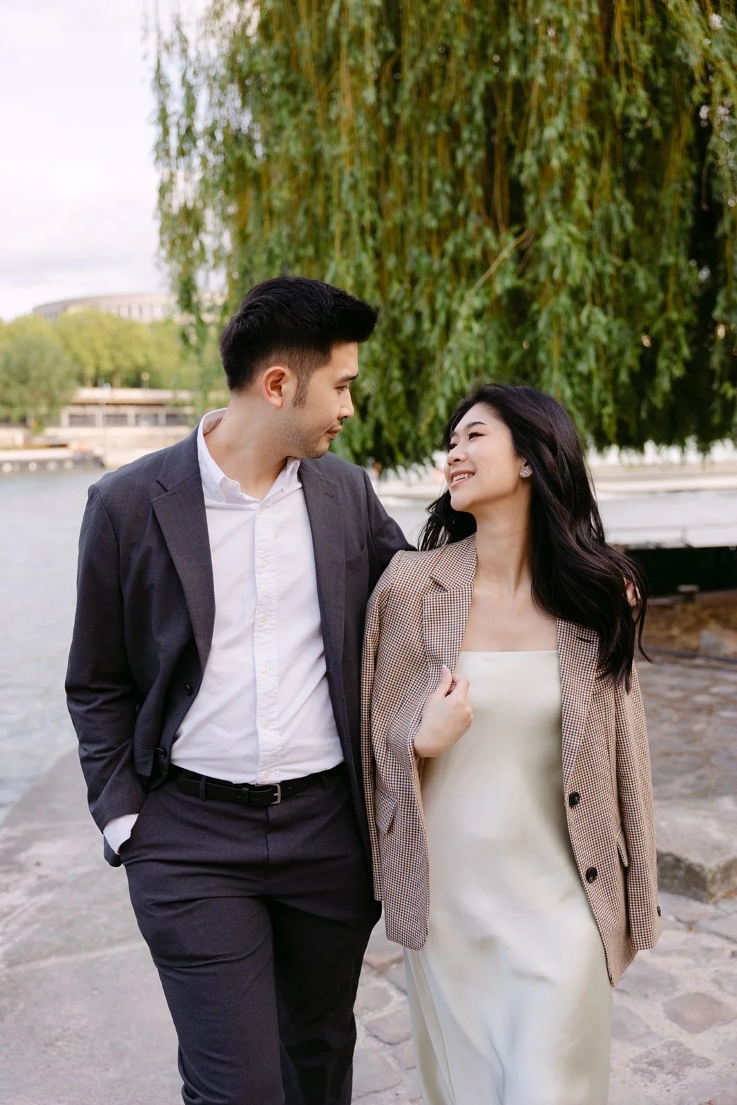 paris-pre-wedding-photoshoot-couple-photographer-00049.jpg
