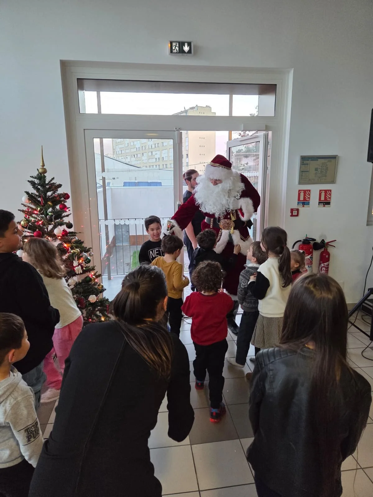 Un arbre de Noël solidaire et chaleureux organisé par l’AEPAPE Corse 