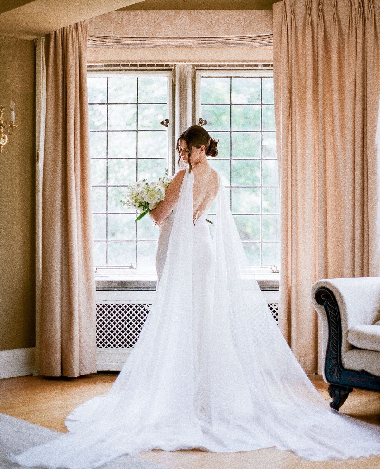 Josh + Annika 🫶🏼⁠
⁠
@annikachristine_ was the most breathtaking bride 🤍 ⁠
⁠
I will never tire of the photo opportunities at @laurelhallindy⁠
⁠
@kristen_bowen_photography captured this day so beautifully! ⁠
⁠
Indianapolis Wedding Planner | Historic