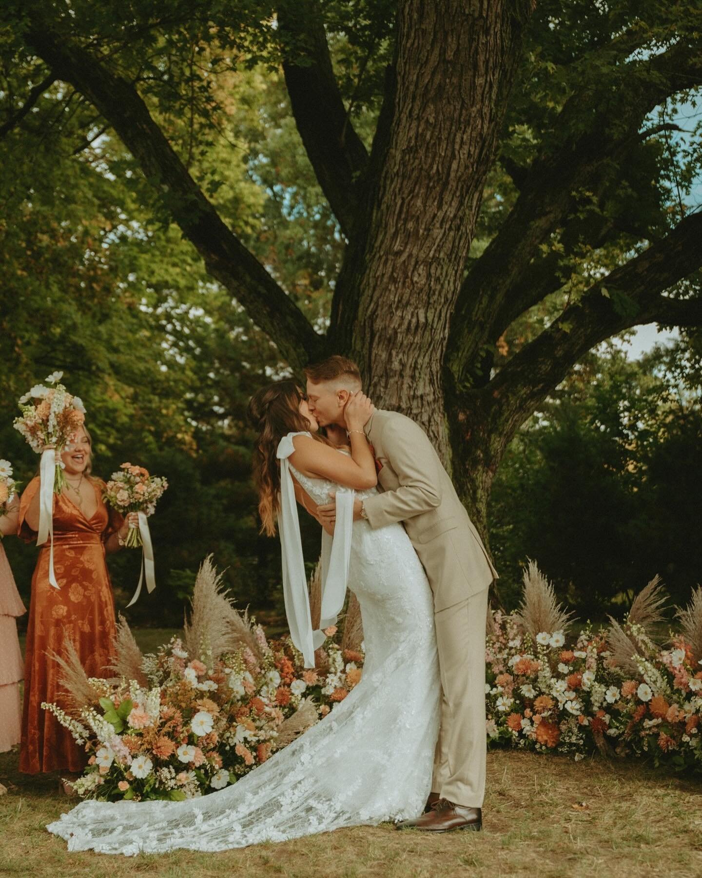 Melissa + Eric 🫶🏼

The most perfect day outdoors at @mustardseedgardens 

Planner &amp; Designer: @thoughtfullydesignedco 
Photography: @jennymundyphoto 
Catering: @sweetandsavory.catering 
Florals: @rootedbloomsfloral 
DJ: @tracksevendj 
Videograp