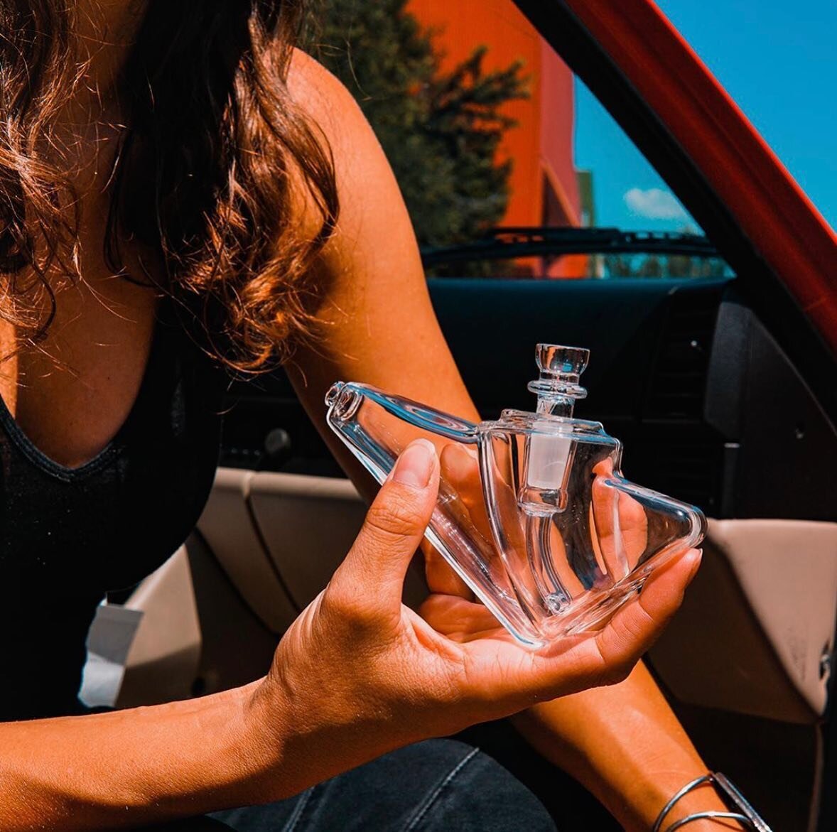 They say beauty is in the eye of the beholder, but with the GRAV Wedge Bubbler, it's in the palm of your hand. 

The Wedge features smoothly rounded corners and an ergonomic design, making it a dream to hold. Its restricted mouthpiece and low water n